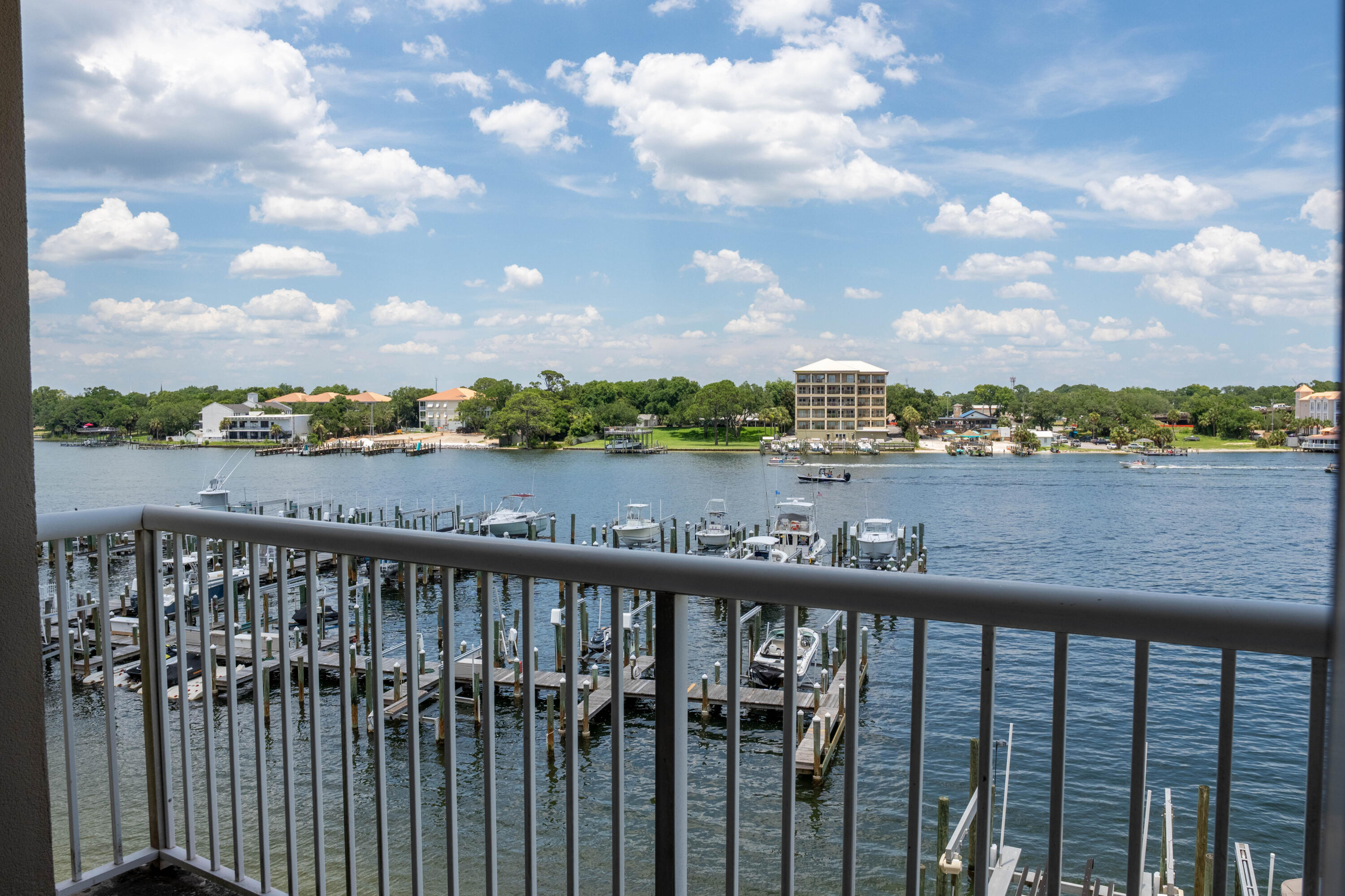PALM COURT YACHT CLUB - Residential