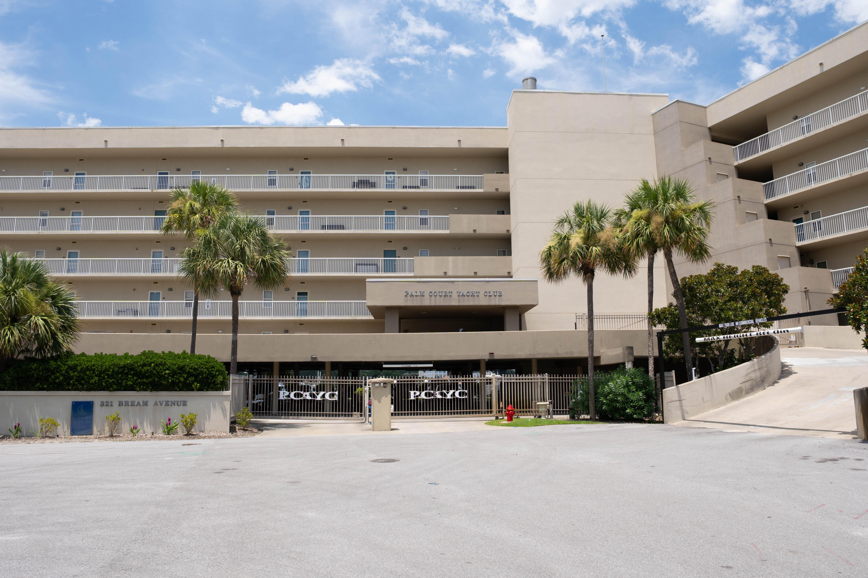 PALM COURT YACHT CLUB - Residential