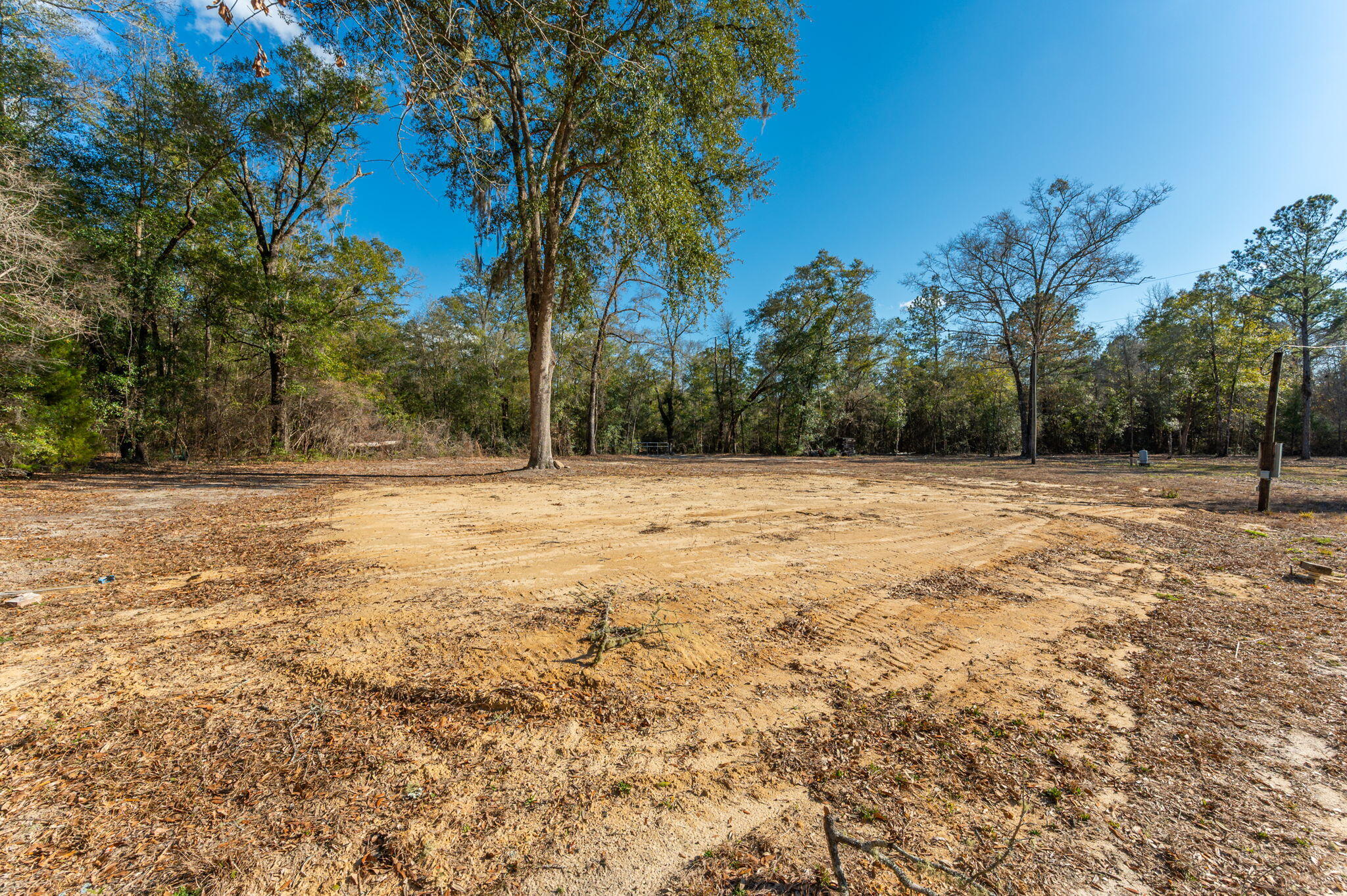 METES & BOUNDS - Land