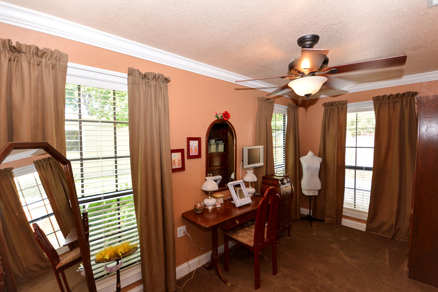 OAKRIDGE MANOR - Residential