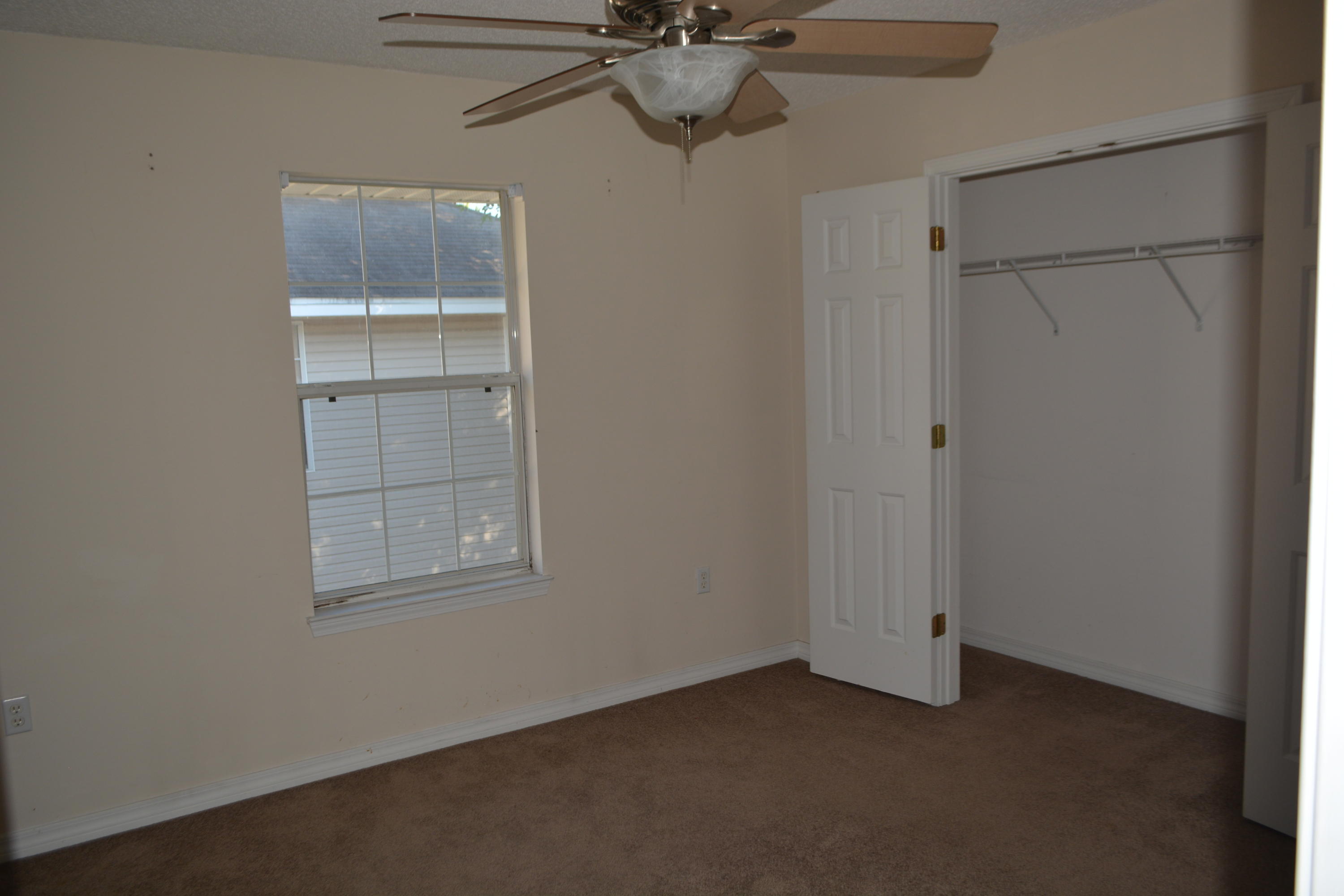 TWIN LAKES - Residential