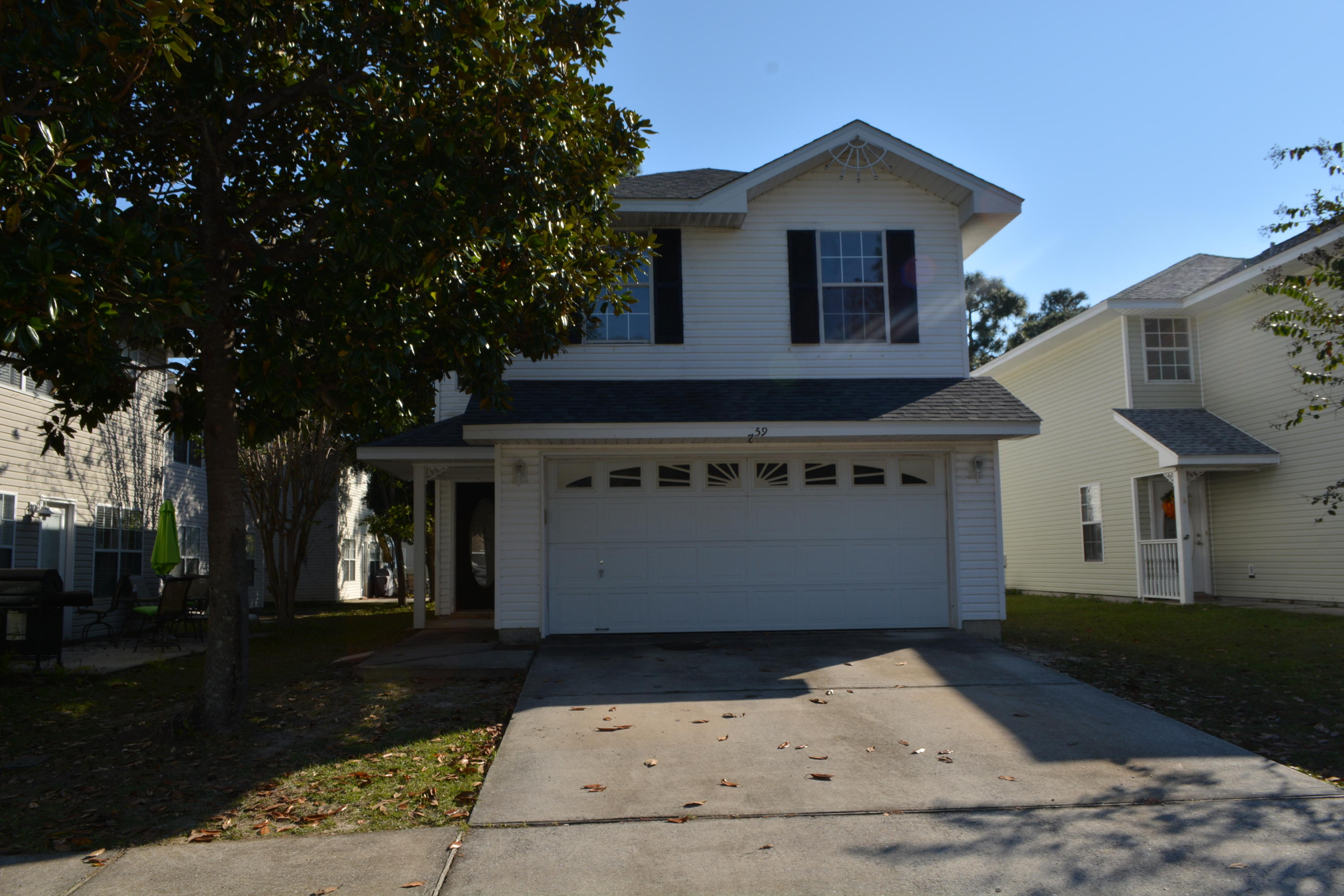 TWIN LAKES - Residential