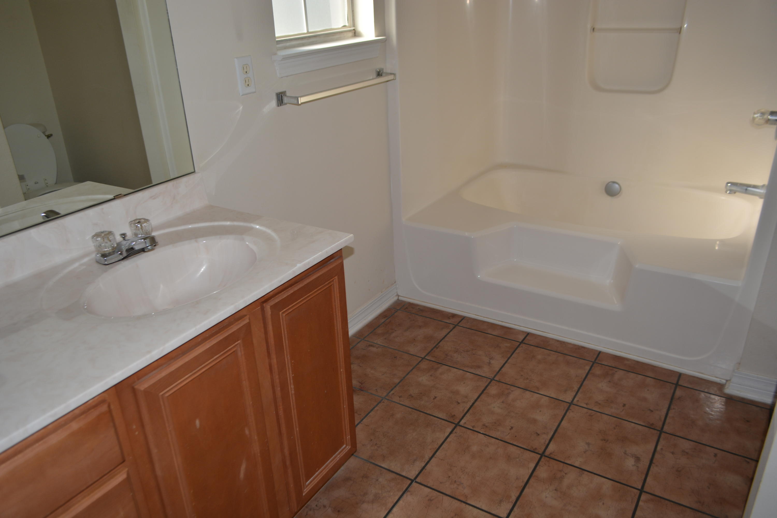 TWIN LAKES - Residential