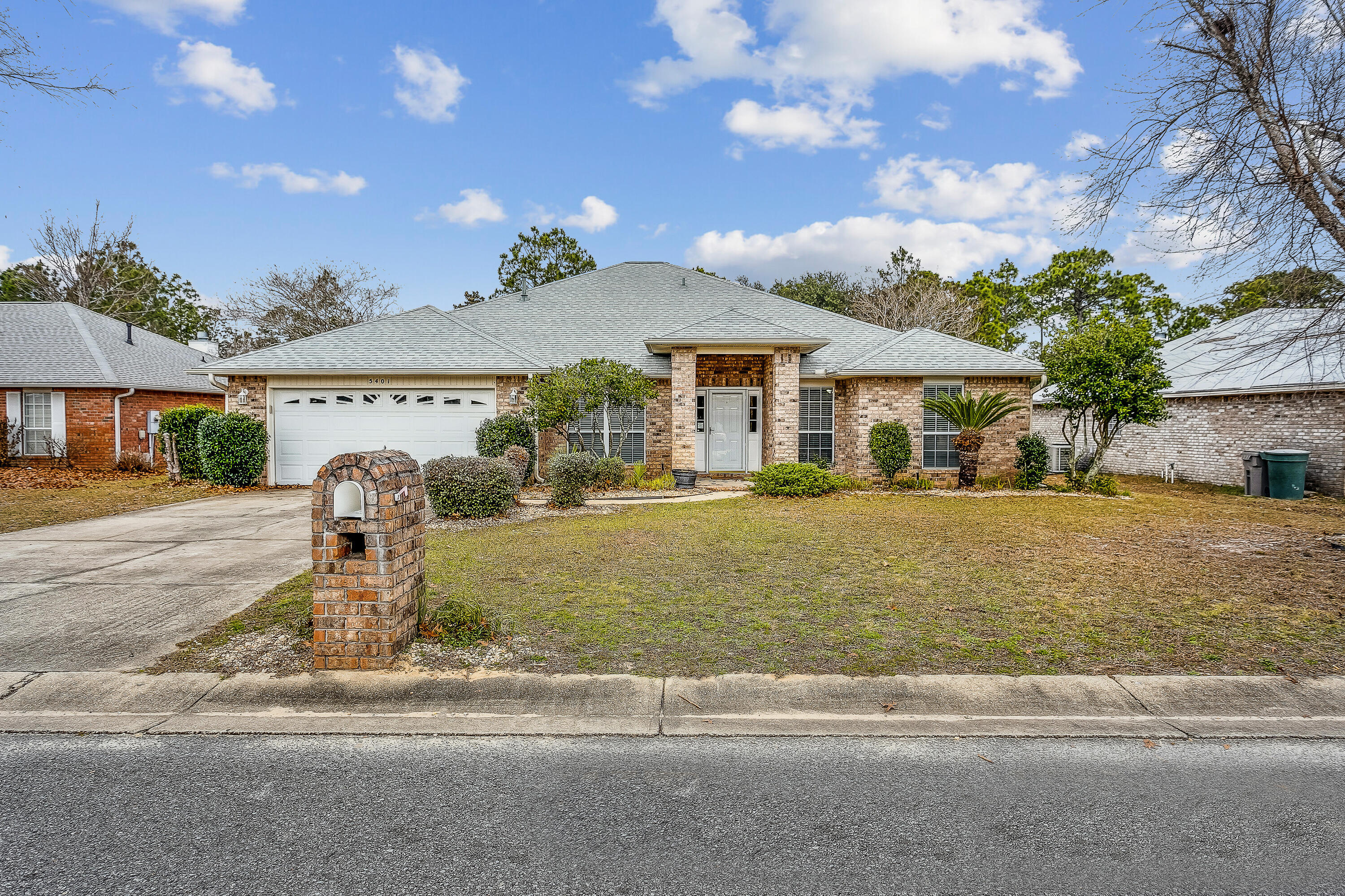 ESTATES AT EMERALD SHORES THE - Residential