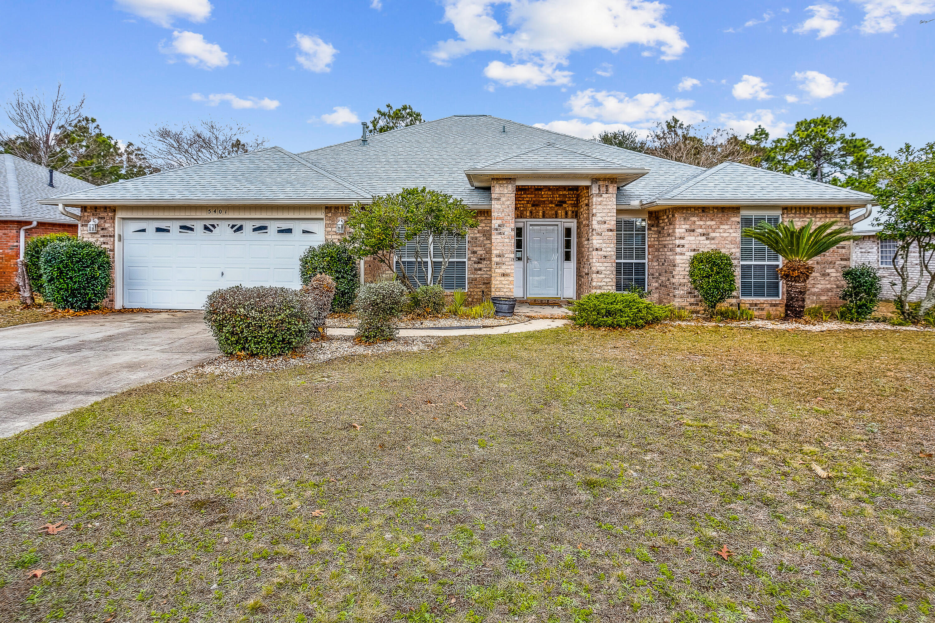 ESTATES AT EMERALD SHORES THE - Residential