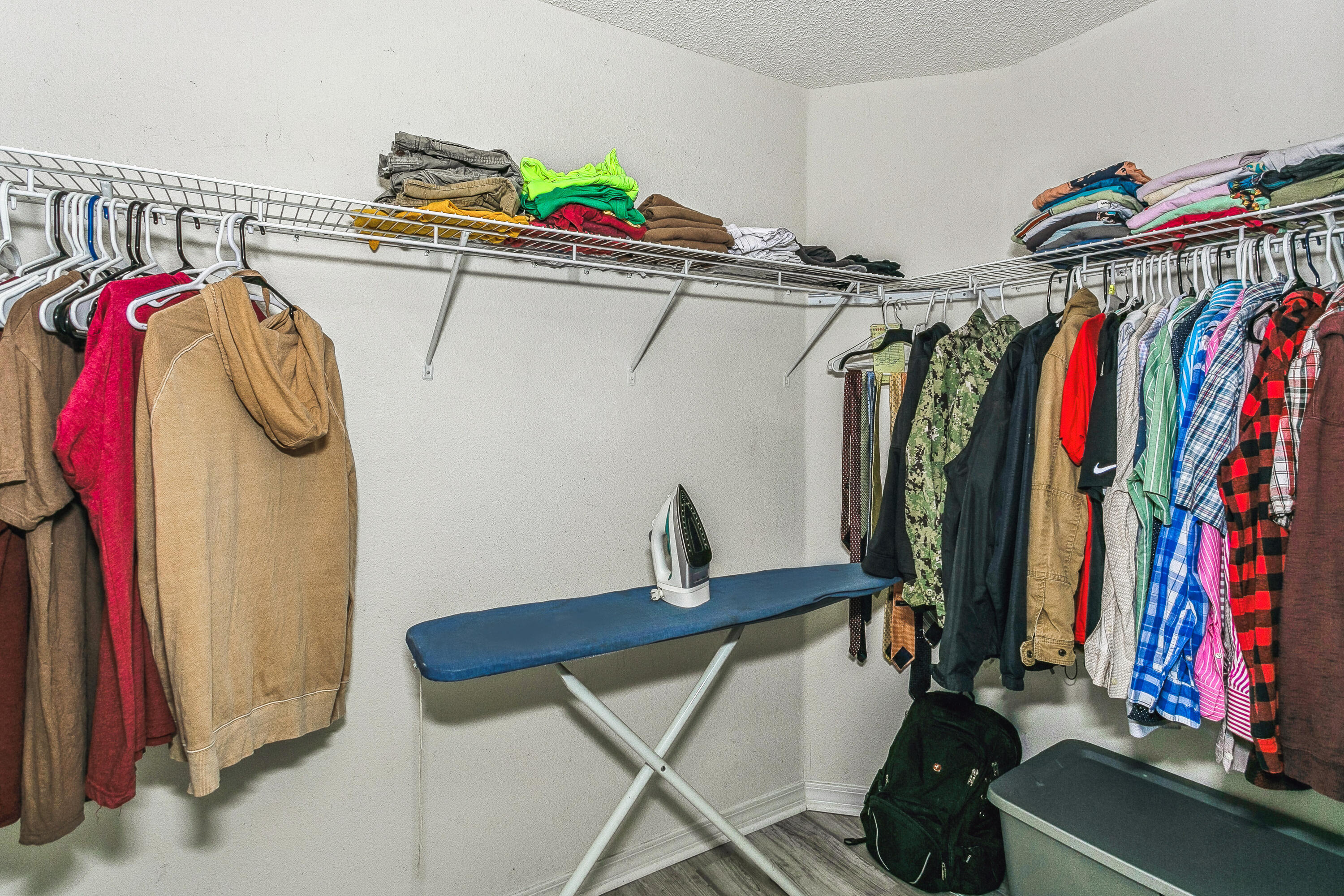 ESTATES AT EMERALD SHORES THE - Residential