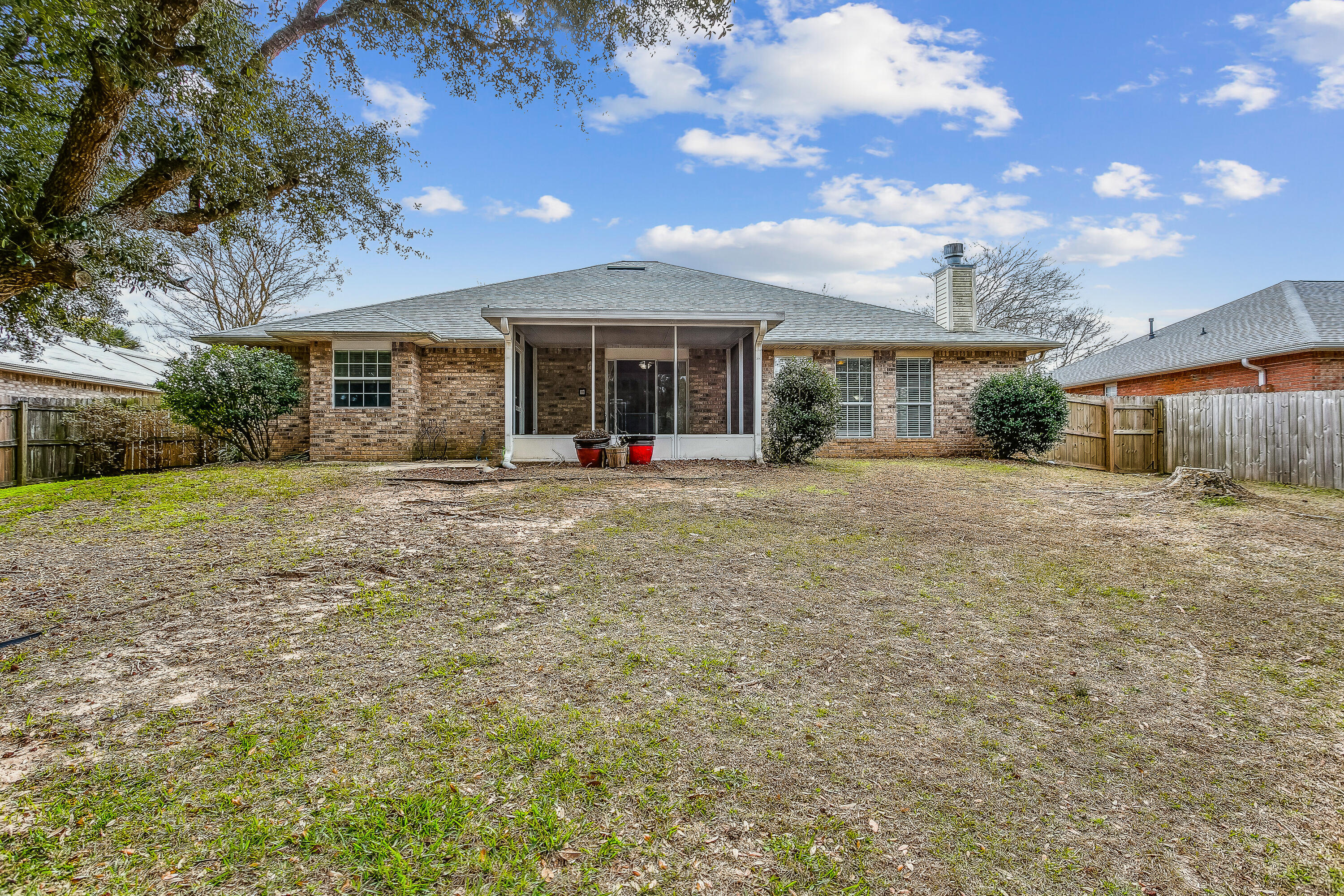 ESTATES AT EMERALD SHORES THE - Residential