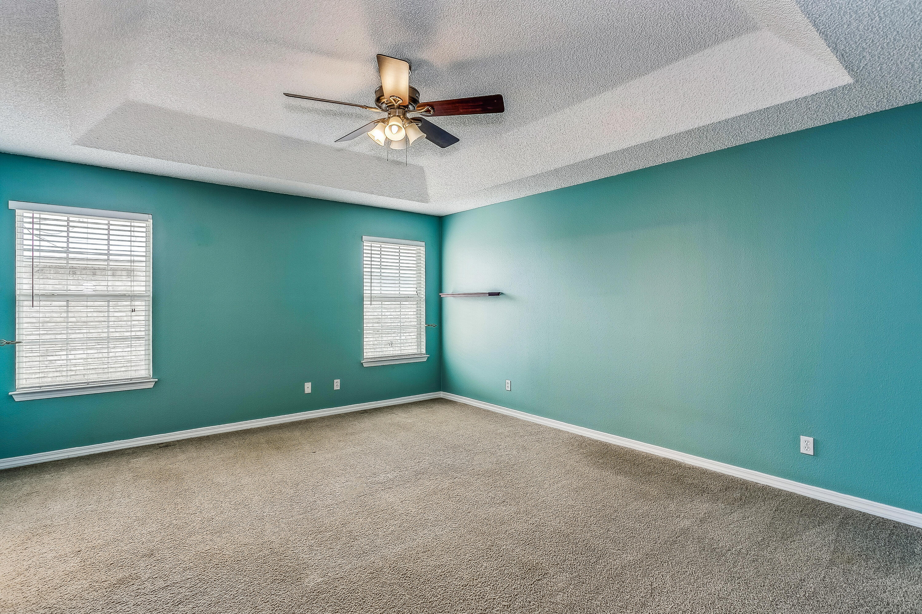 ESTATES AT EMERALD SHORES THE - Residential