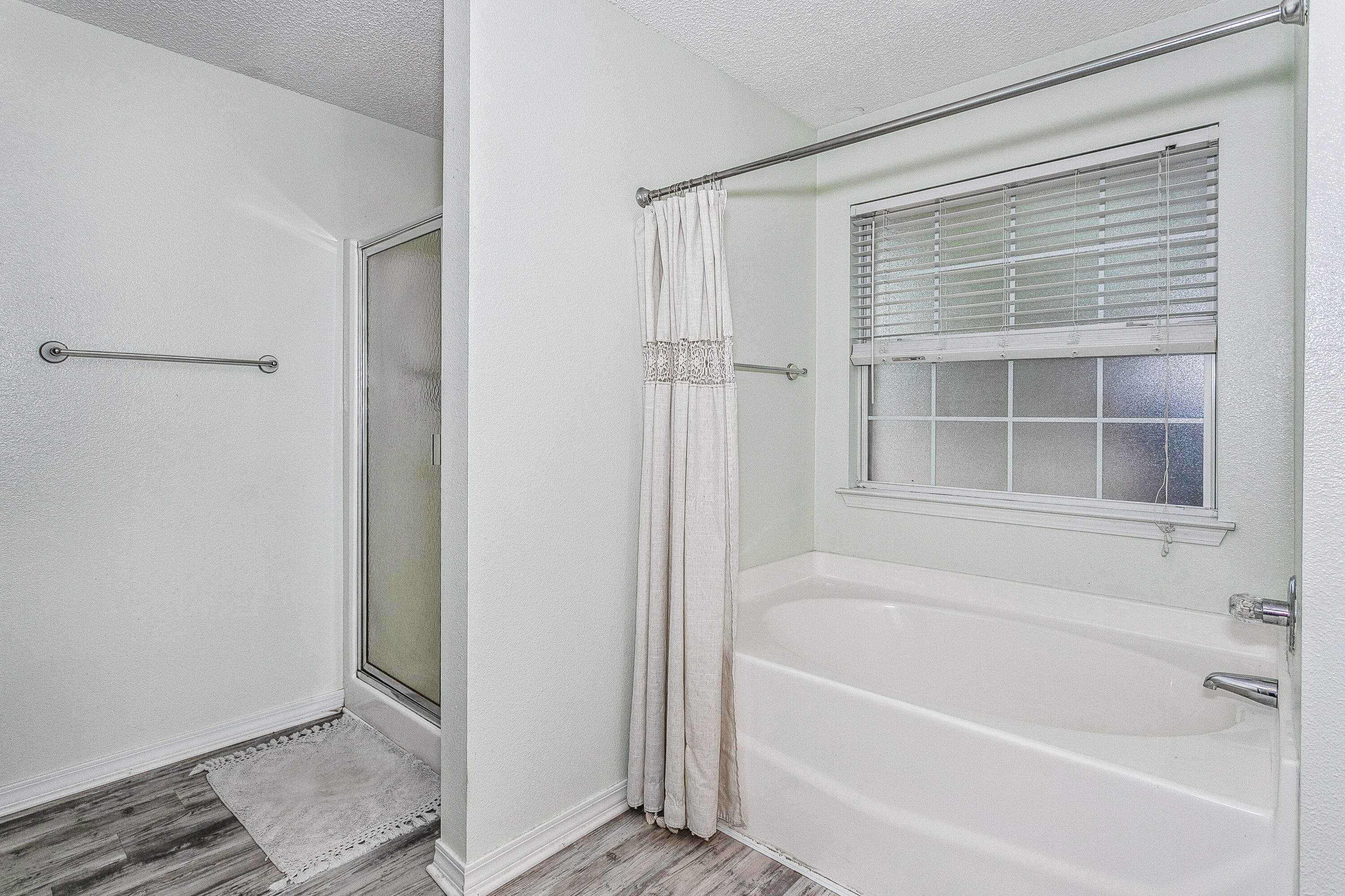 ESTATES AT EMERALD SHORES THE - Residential