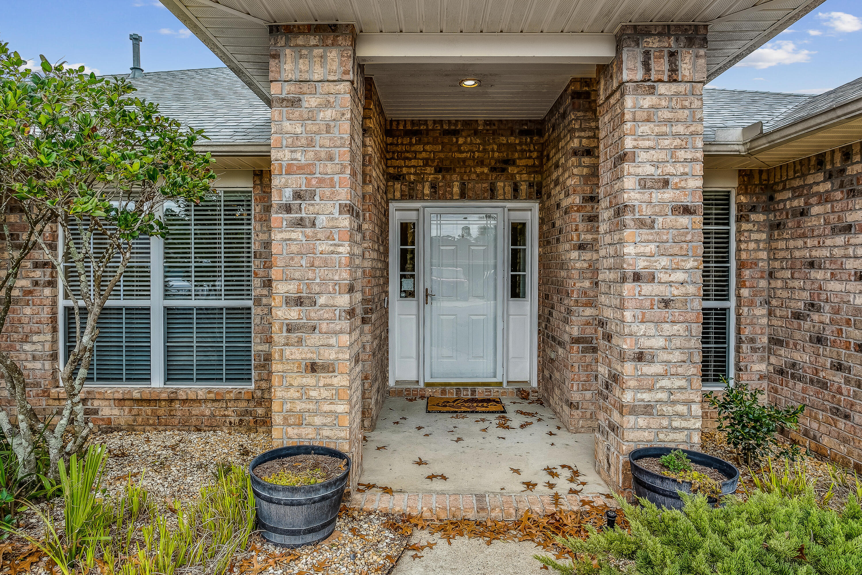 ESTATES AT EMERALD SHORES THE - Residential