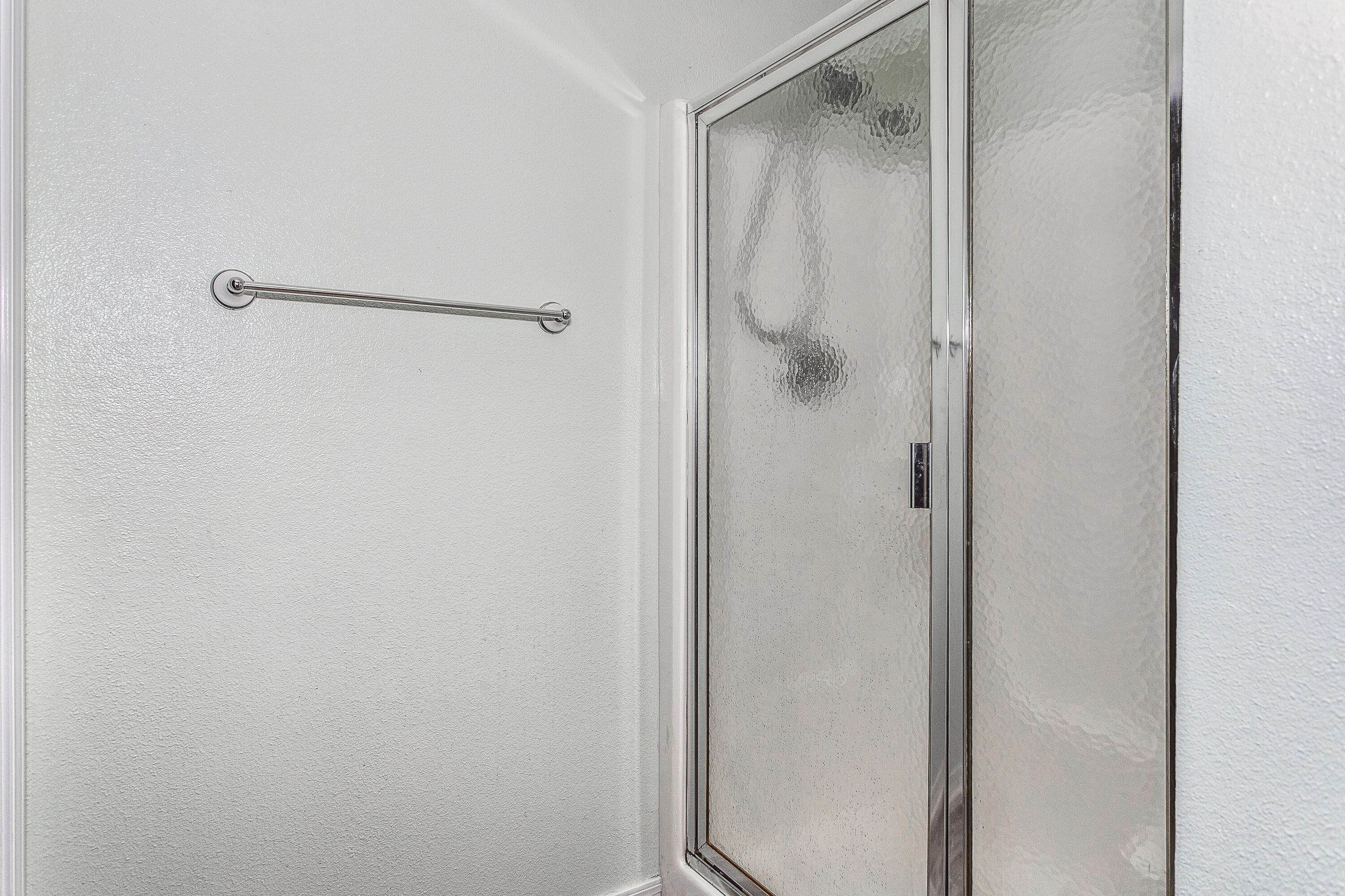 ESTATES AT EMERALD SHORES THE - Residential