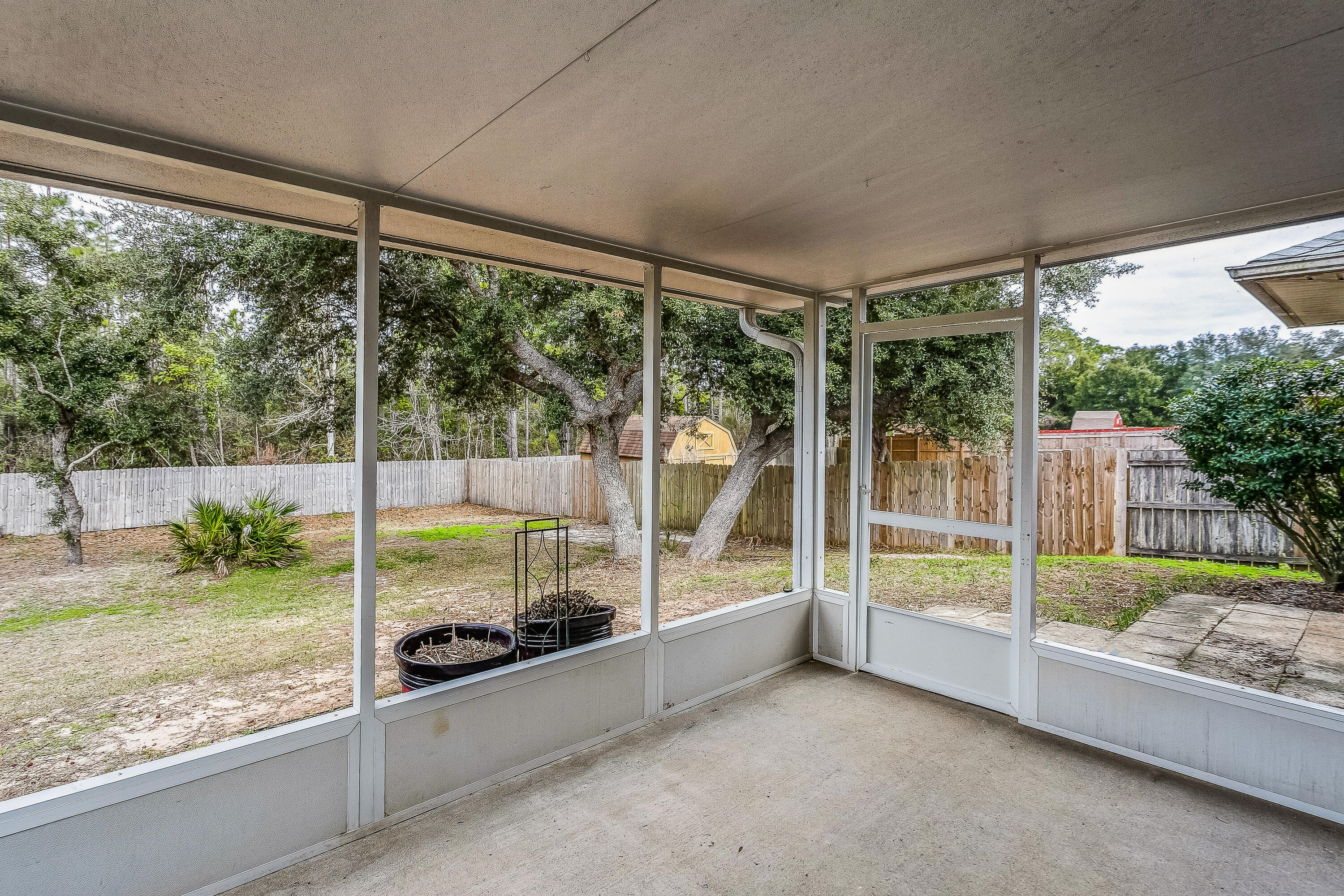 ESTATES AT EMERALD SHORES THE - Residential