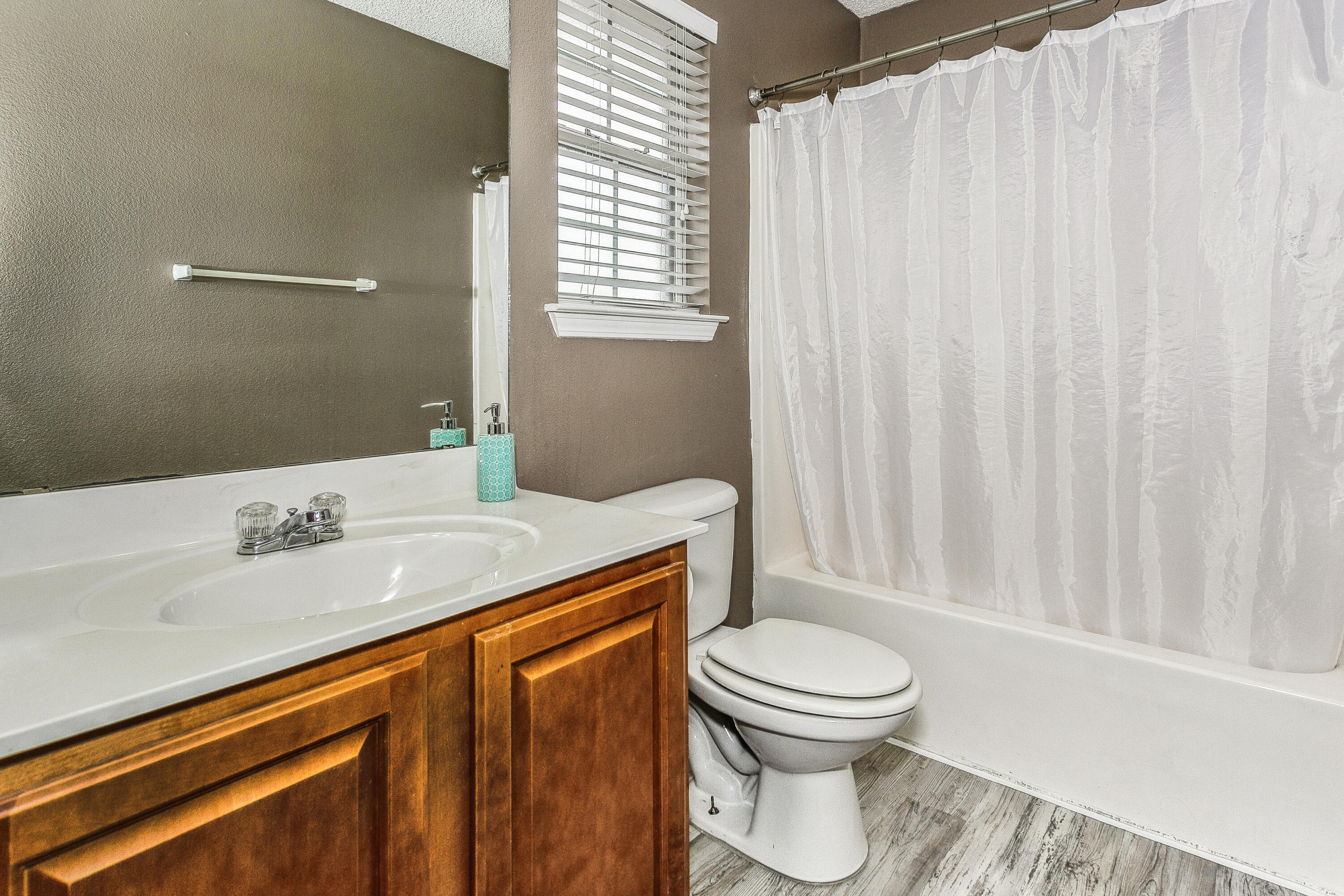 ESTATES AT EMERALD SHORES THE - Residential