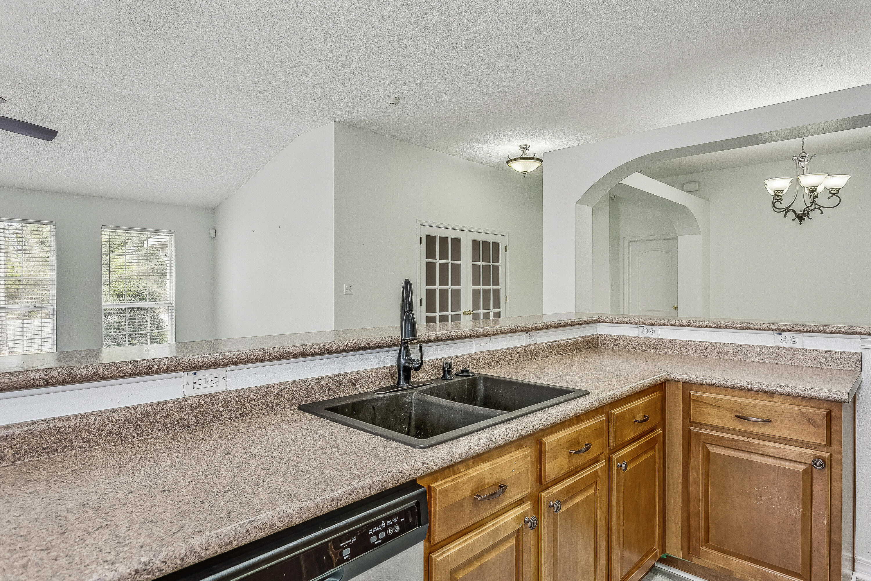 ESTATES AT EMERALD SHORES THE - Residential