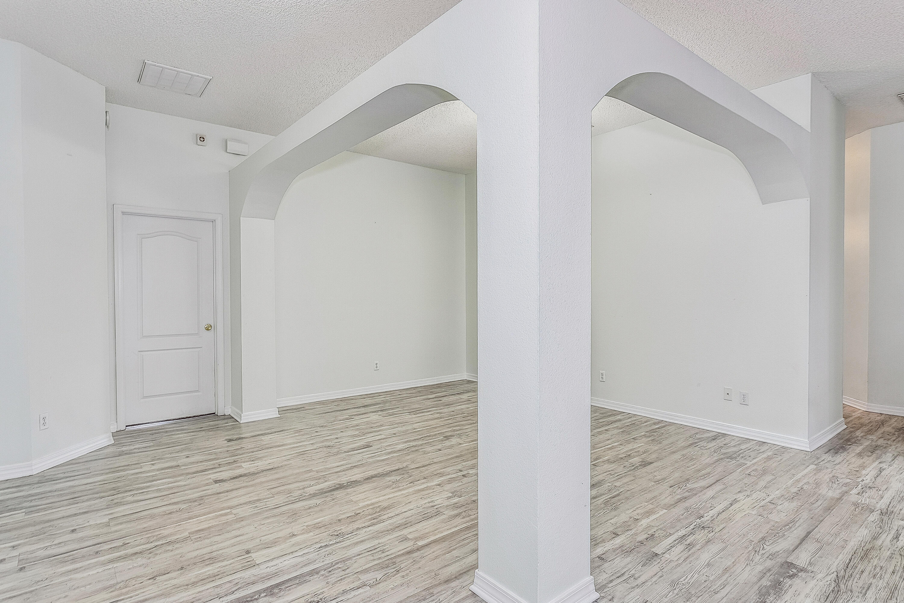 ESTATES AT EMERALD SHORES THE - Residential