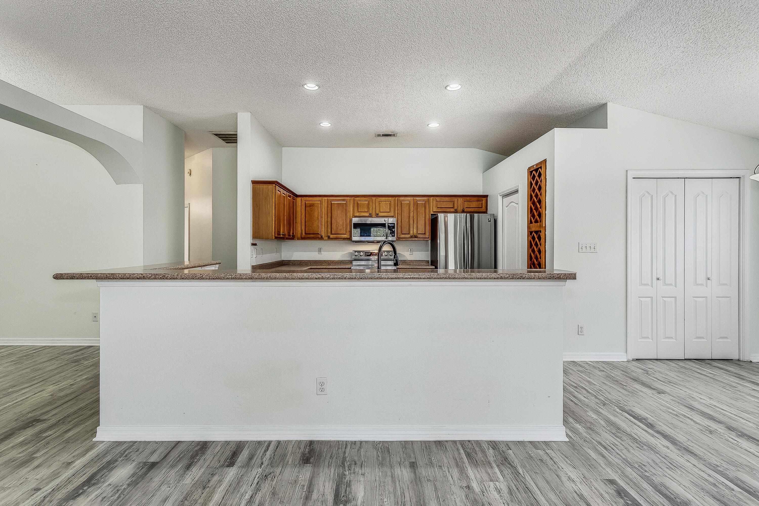 ESTATES AT EMERALD SHORES THE - Residential