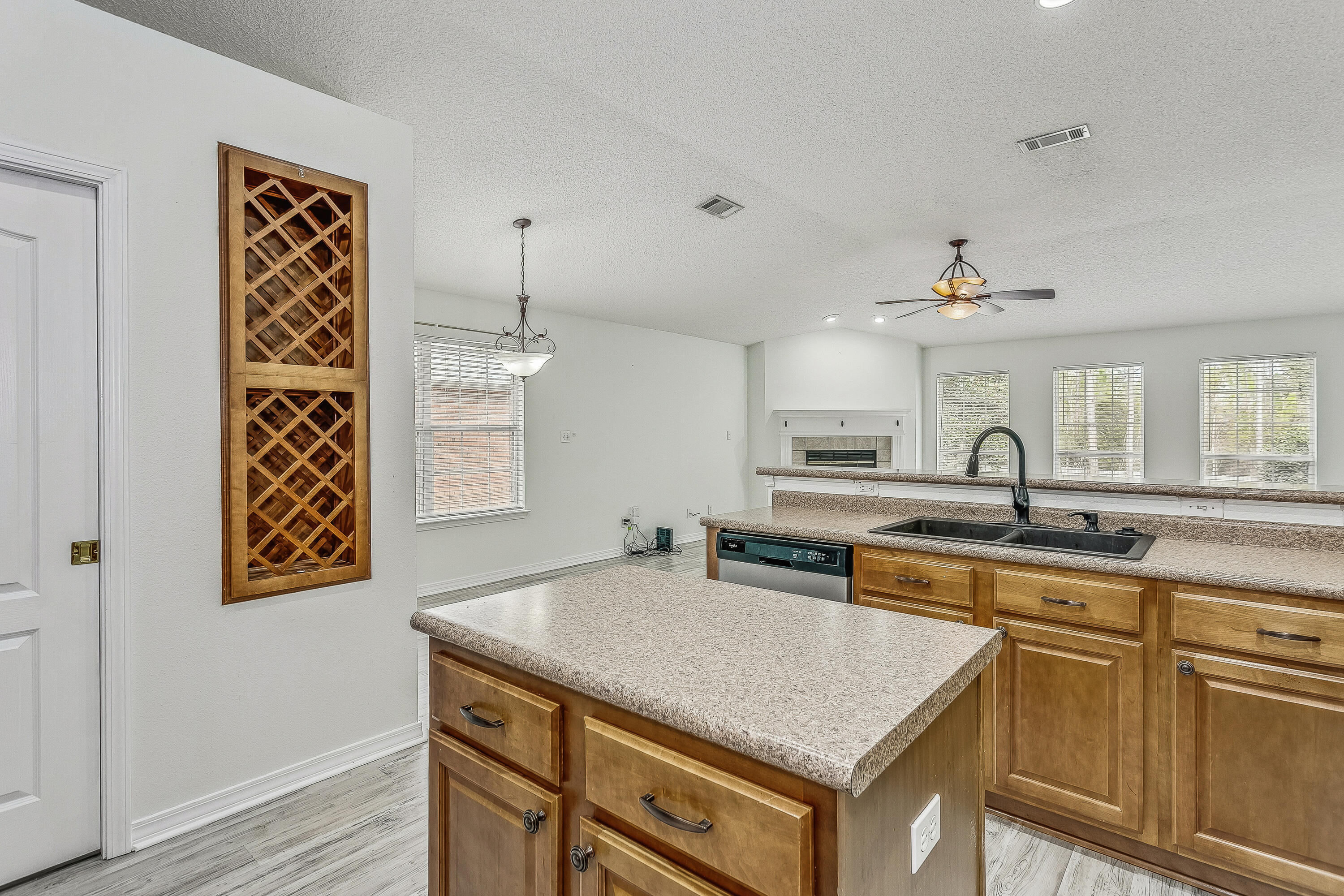 ESTATES AT EMERALD SHORES THE - Residential