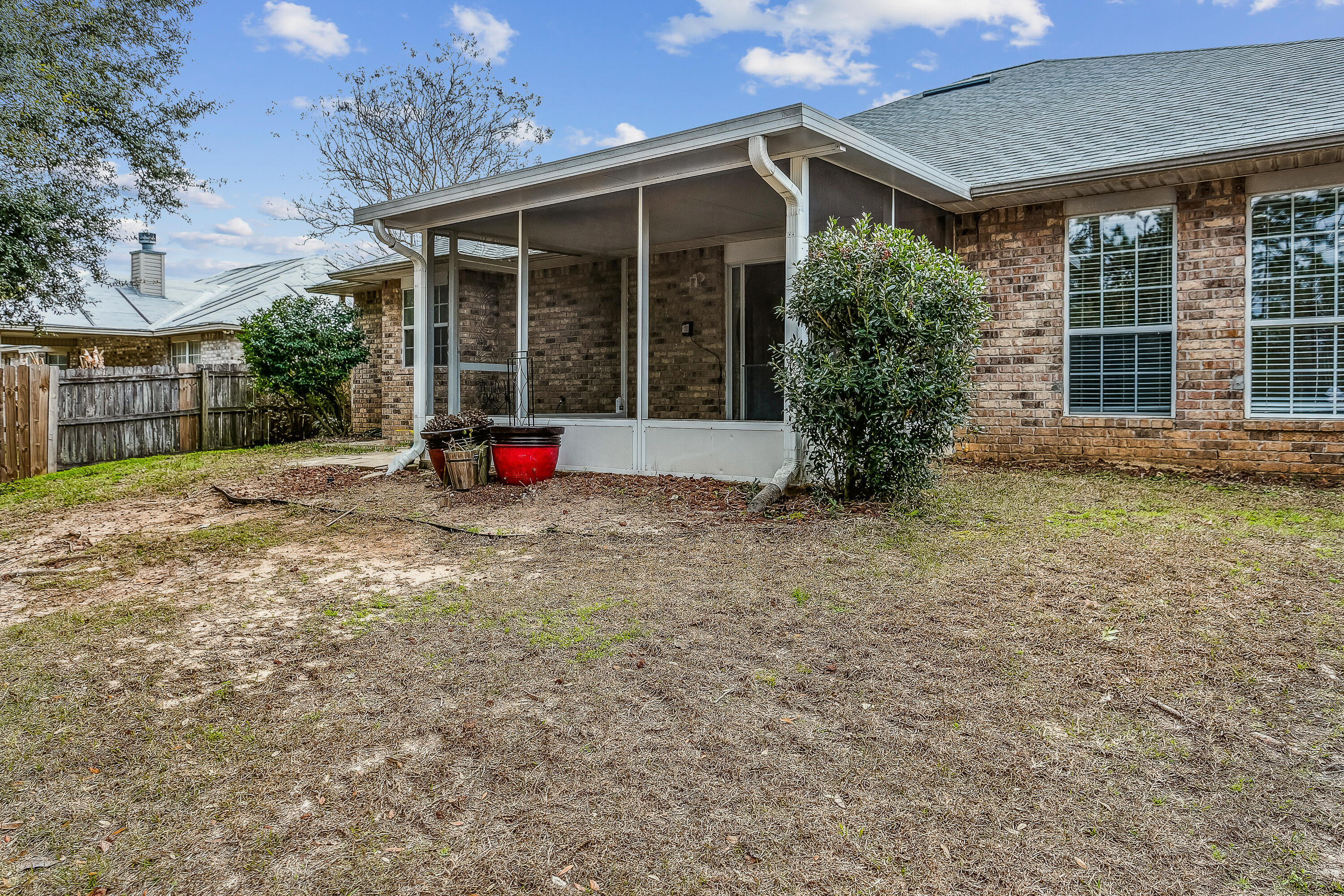 ESTATES AT EMERALD SHORES THE - Residential