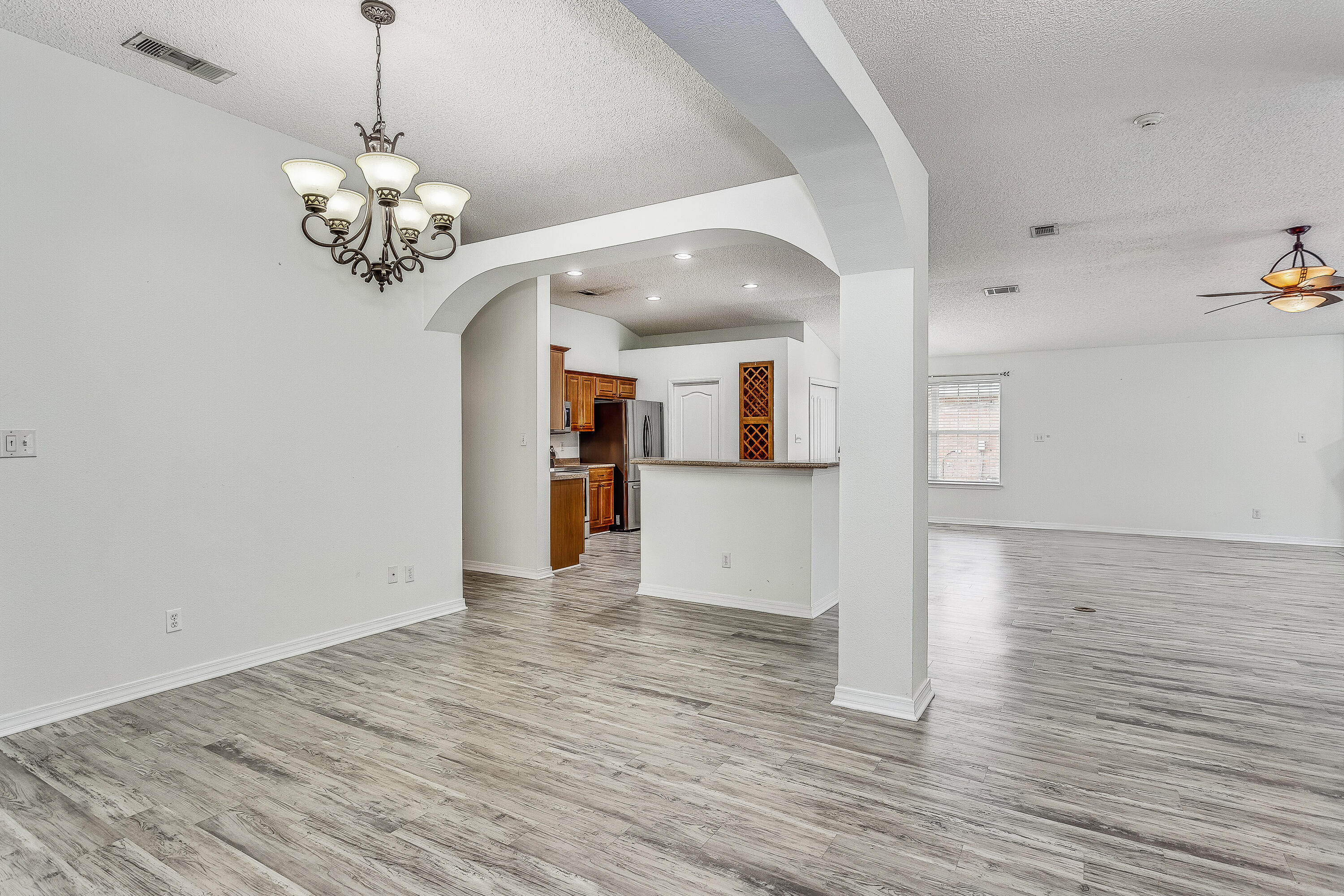 ESTATES AT EMERALD SHORES THE - Residential