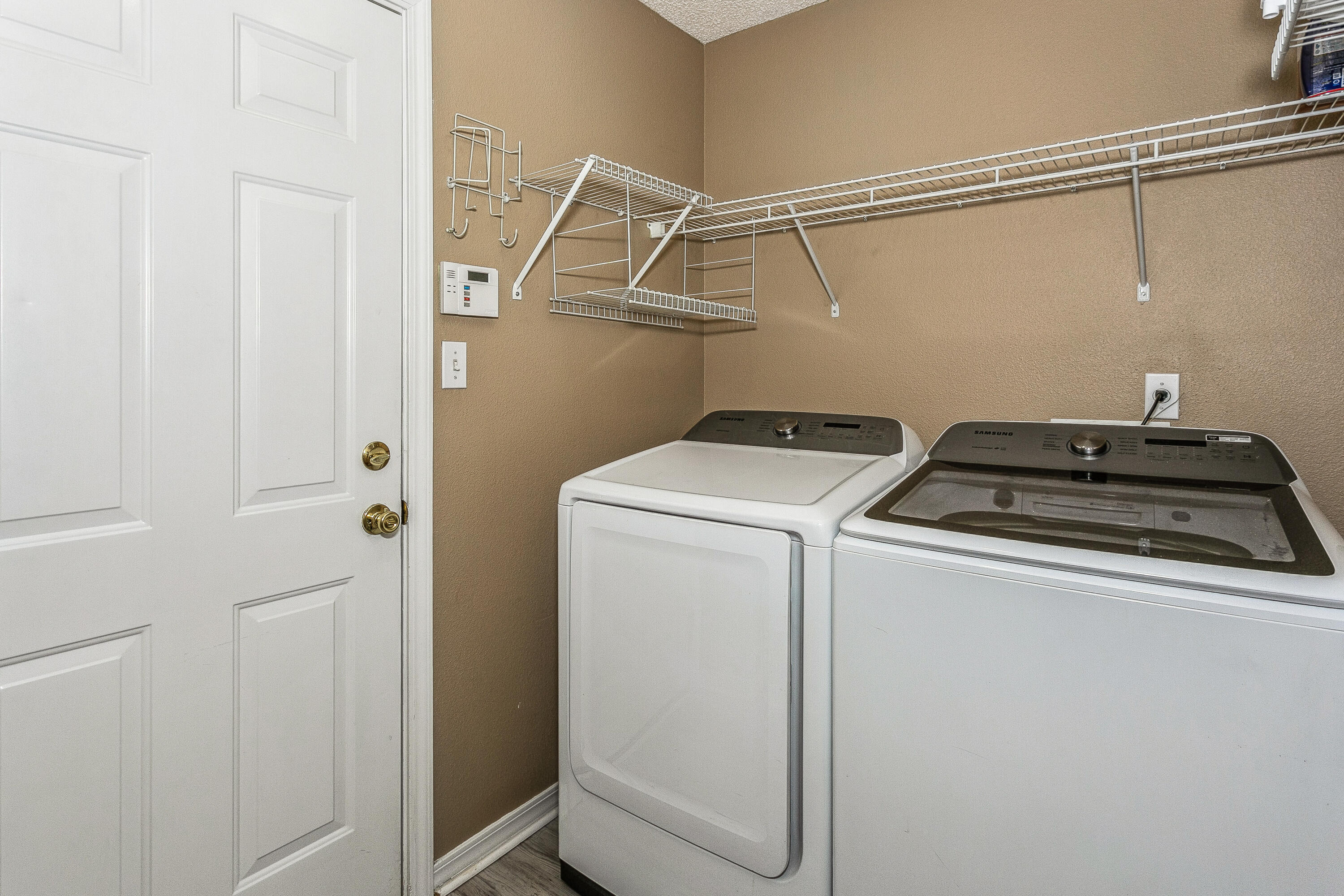 ESTATES AT EMERALD SHORES THE - Residential