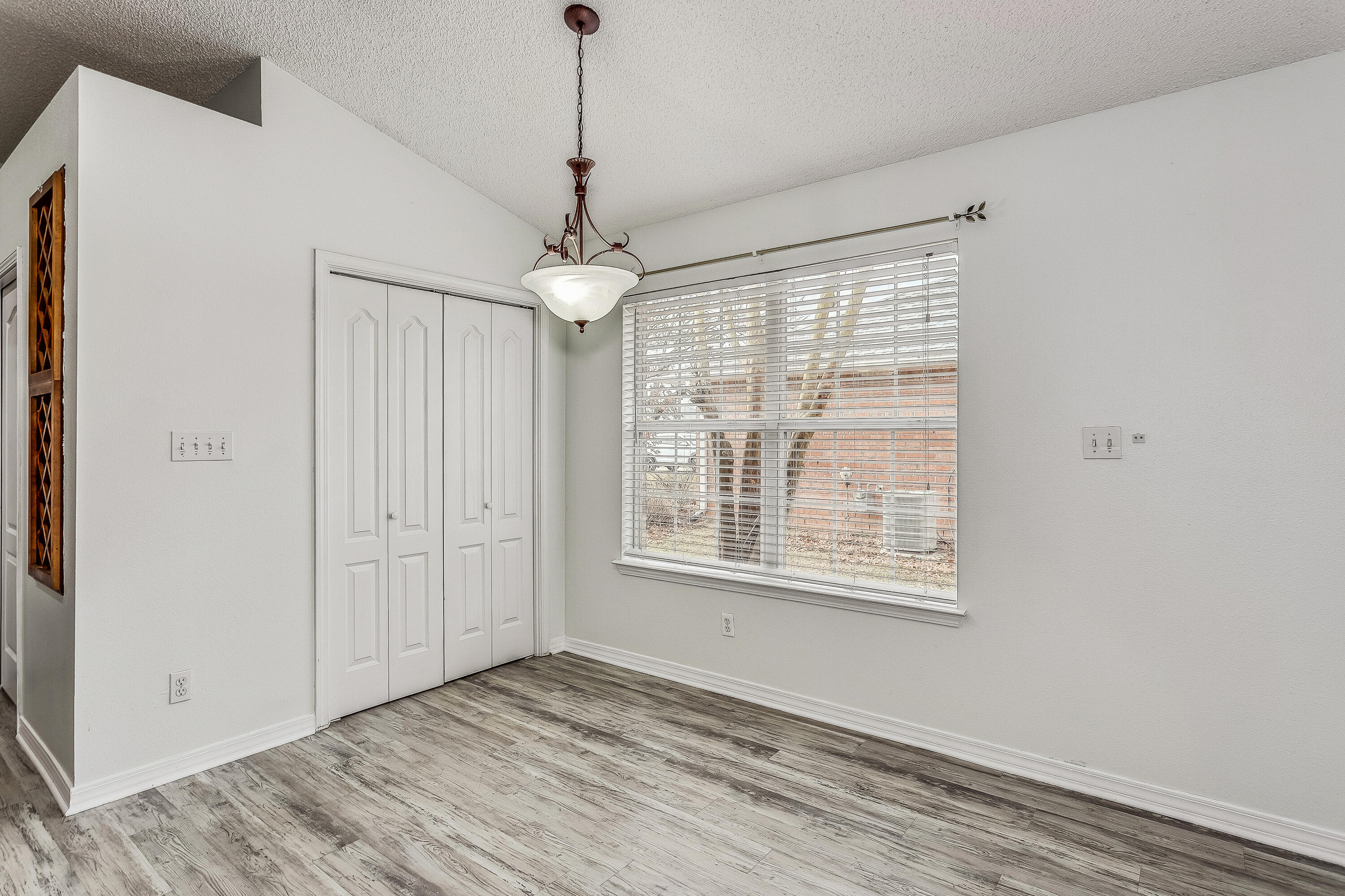 ESTATES AT EMERALD SHORES THE - Residential