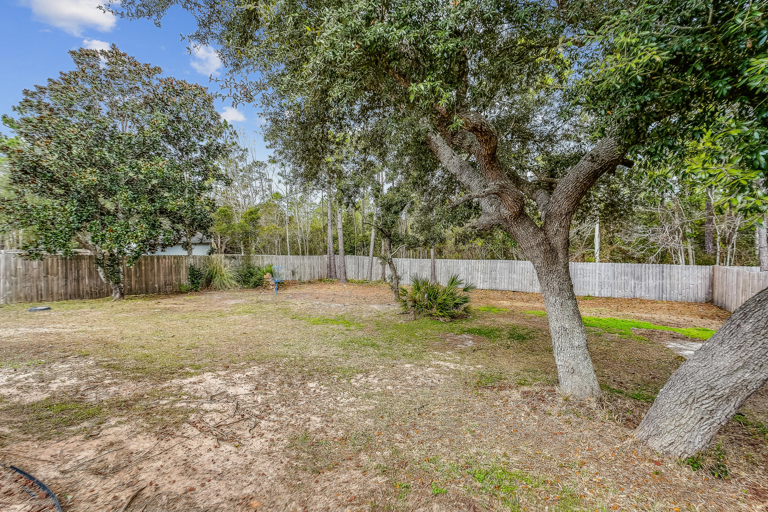 ESTATES AT EMERALD SHORES THE - Residential