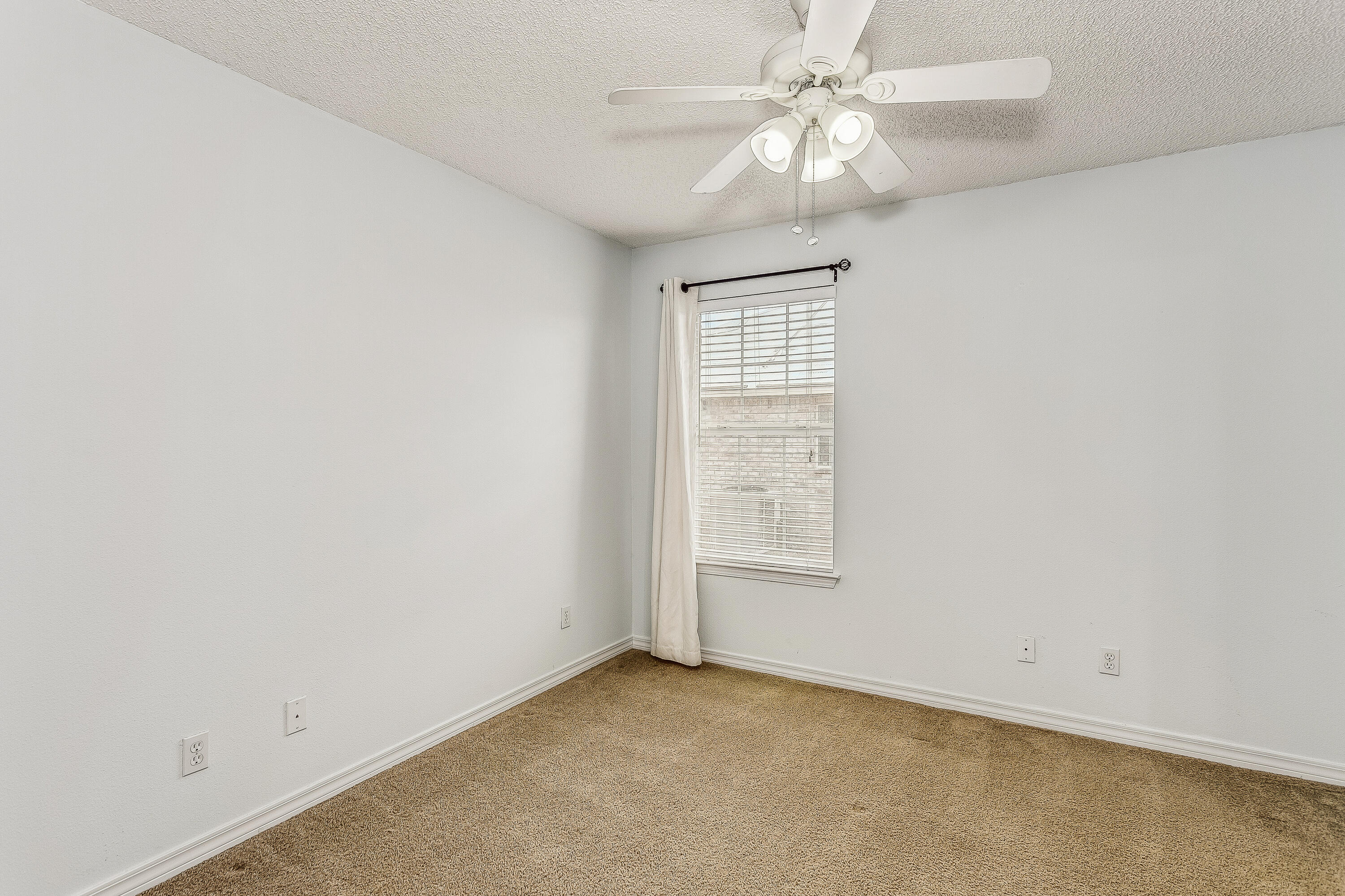 ESTATES AT EMERALD SHORES THE - Residential