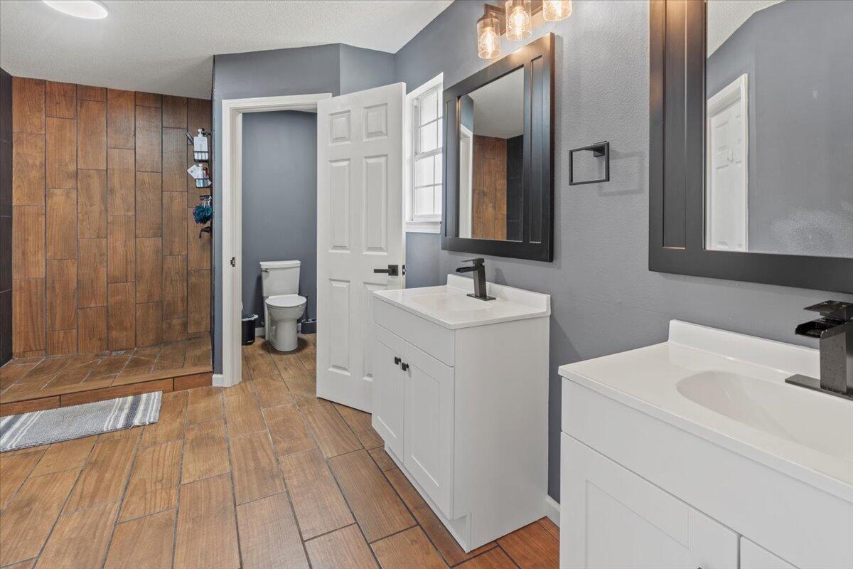 WOODRIDGE MANOR - Residential