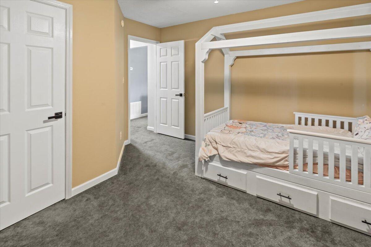 WOODRIDGE MANOR - Residential