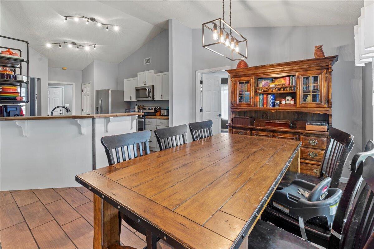 WOODRIDGE MANOR - Residential