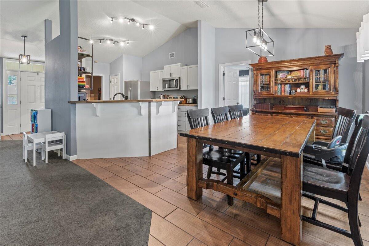 WOODRIDGE MANOR - Residential