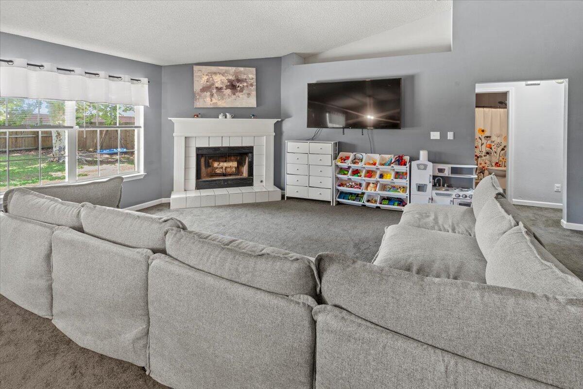 WOODRIDGE MANOR - Residential