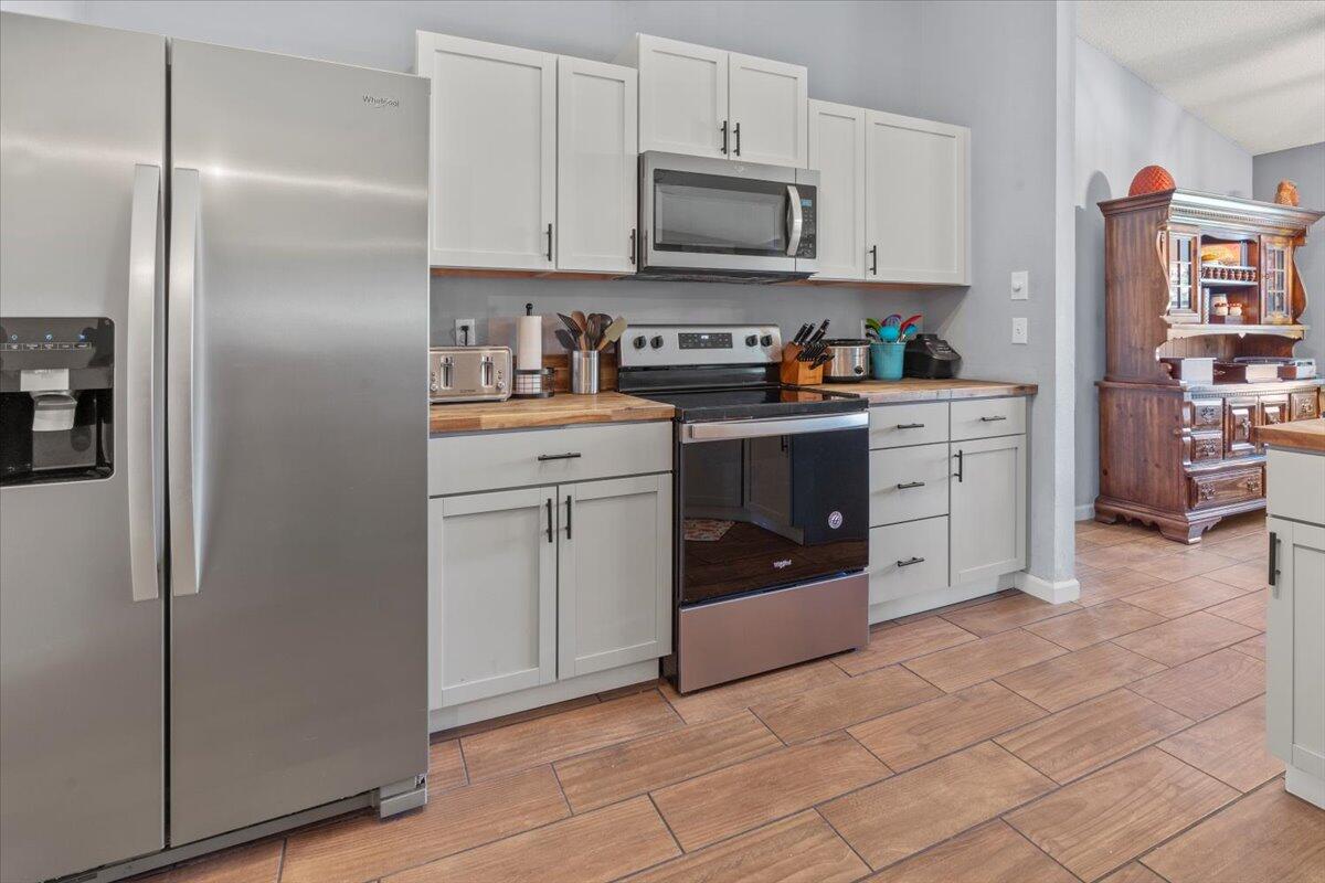 WOODRIDGE MANOR - Residential