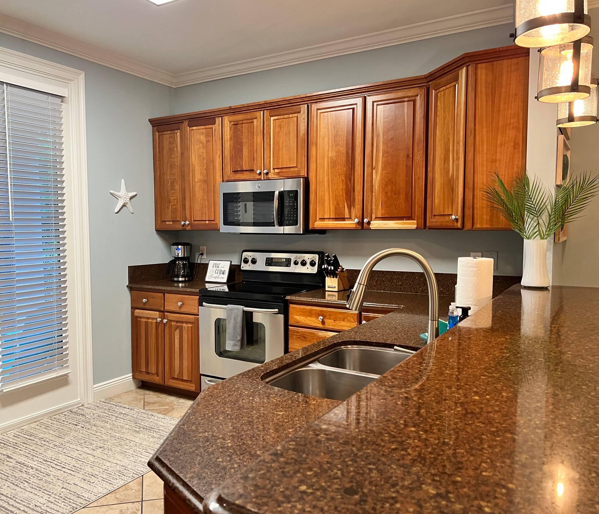 GULF PLACE COURTYARDS - Residential