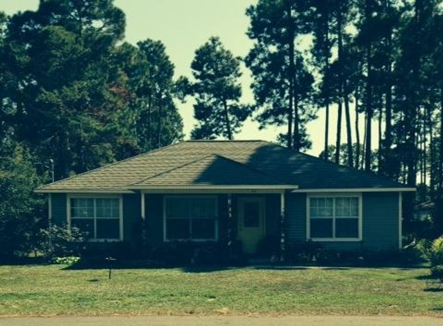 3 BR 2 BA Home Quiet neighborhood. Beautiful setting