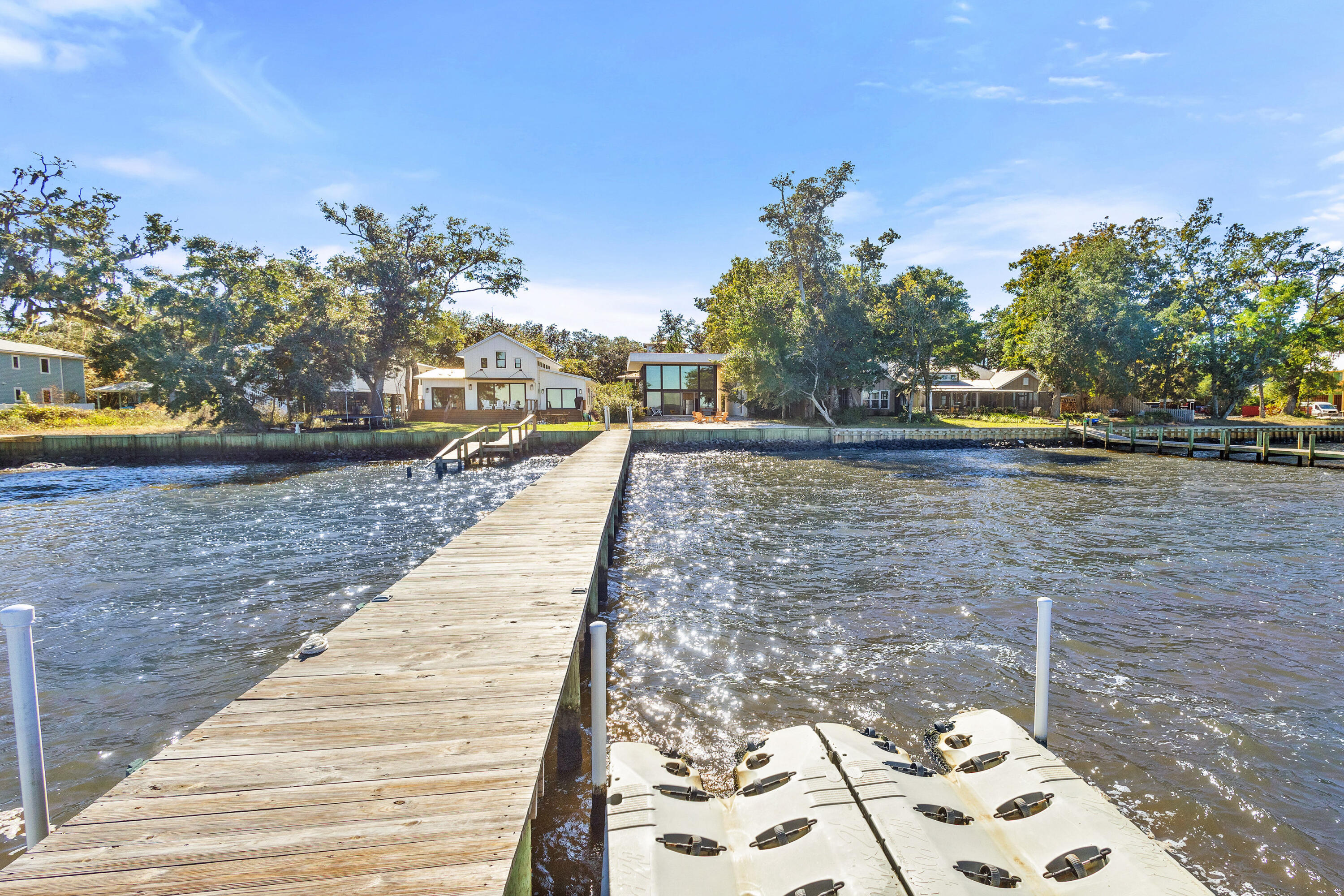 MAGNOLIA BEACH - Residential