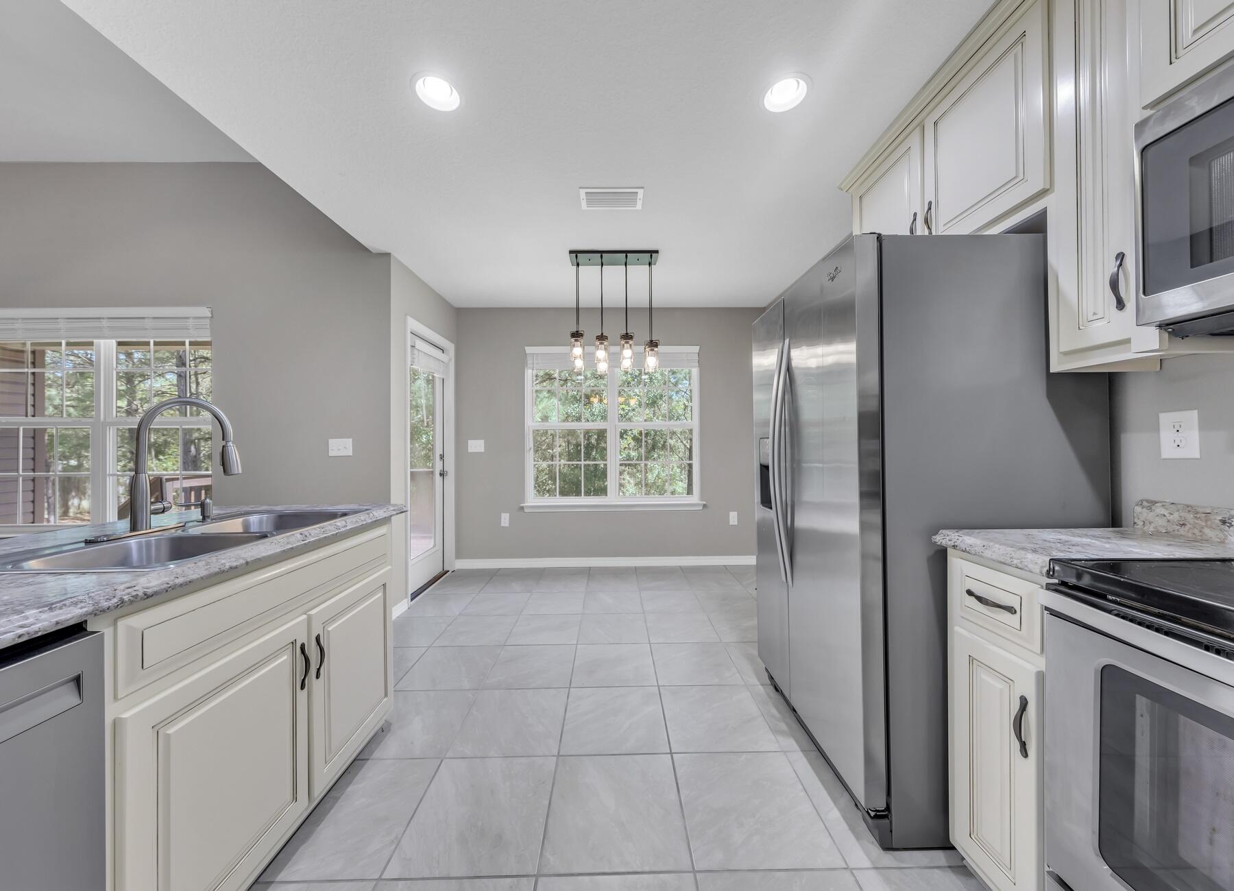 FOXWOOD EST UNIT #1 - Residential Lease