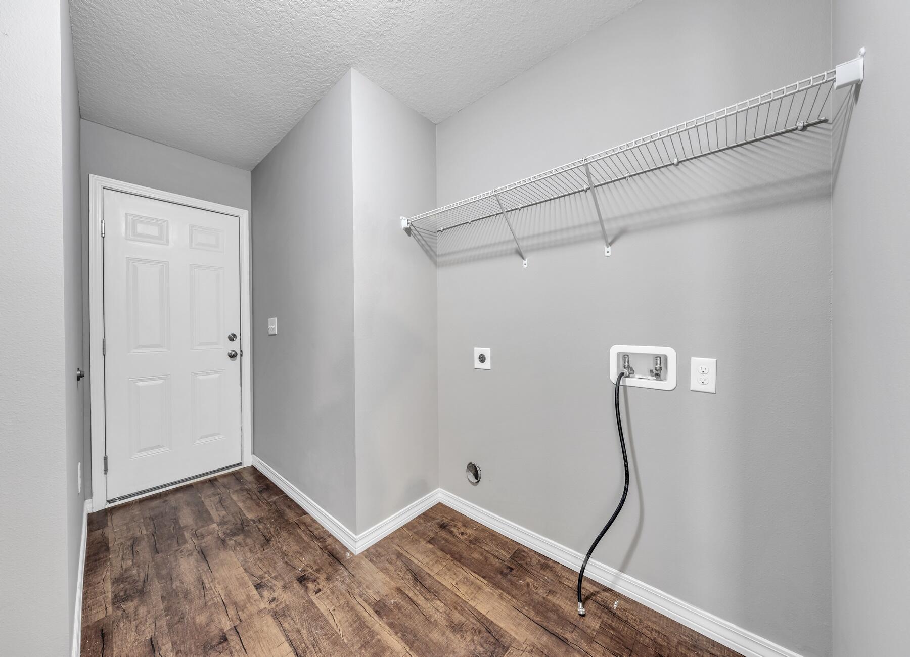 FOXWOOD EST UNIT #1 - Residential Lease