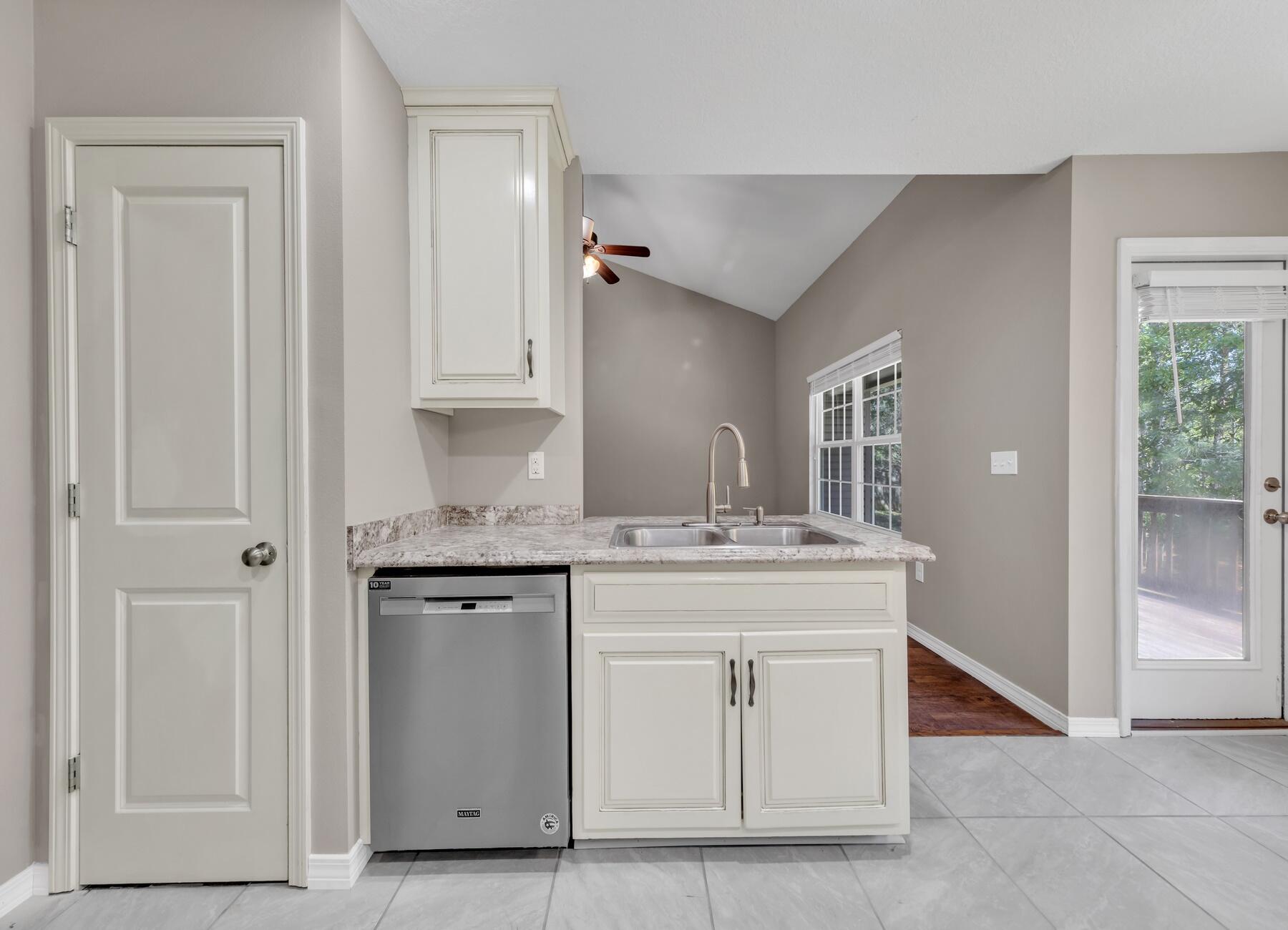 FOXWOOD EST UNIT #1 - Residential Lease