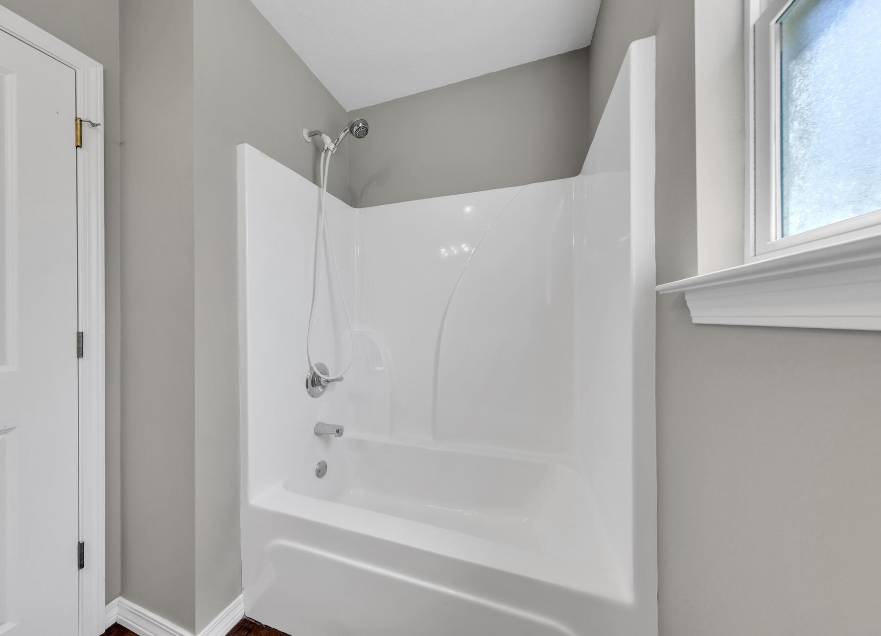 FOXWOOD EST UNIT #1 - Residential Lease