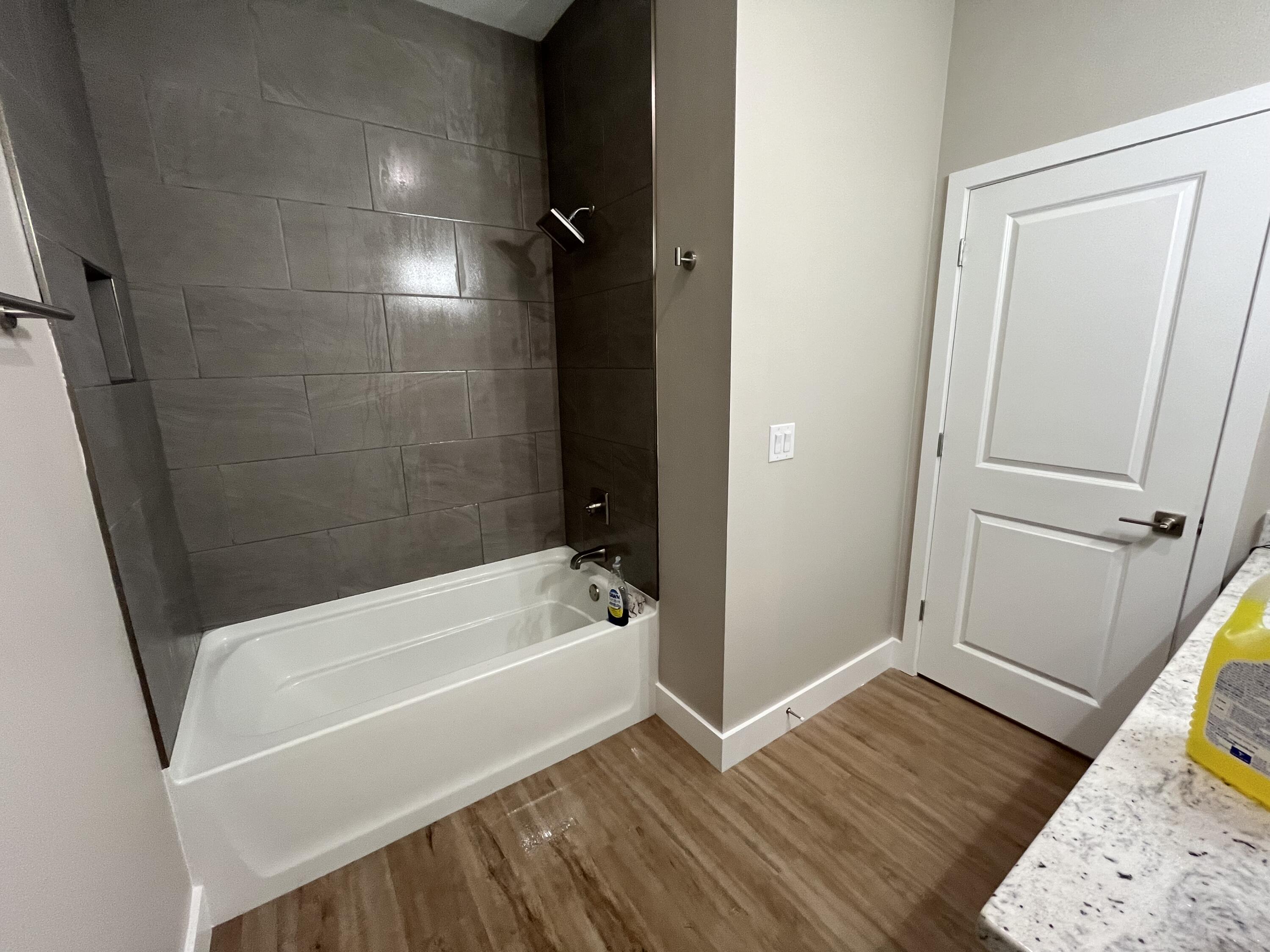 HIDDEN BAY VILLAGE - Residential Lease