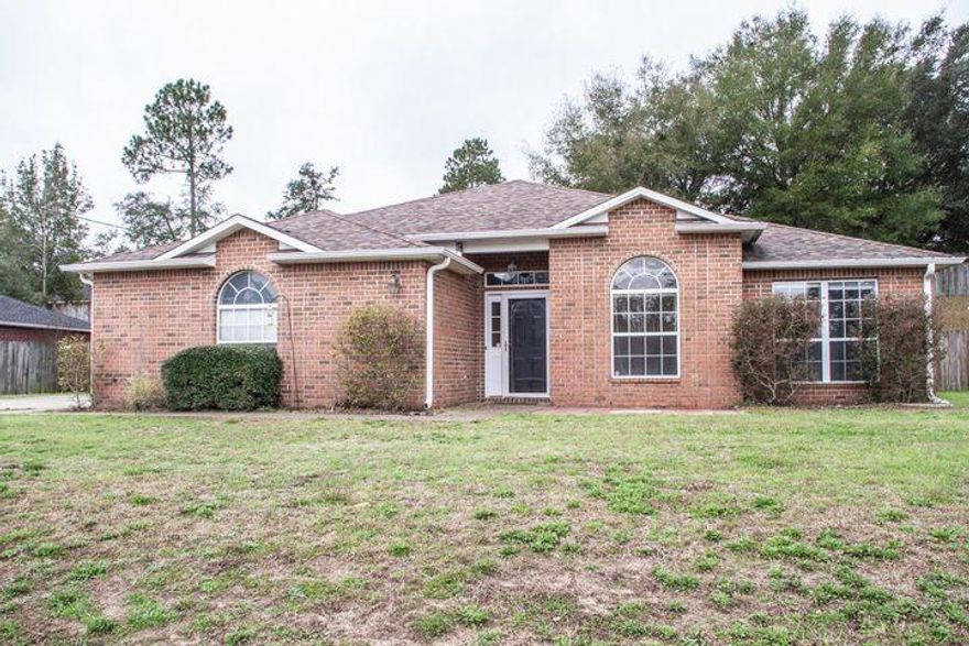 Wonderful all brick in south Crestview. This home has two living areas.