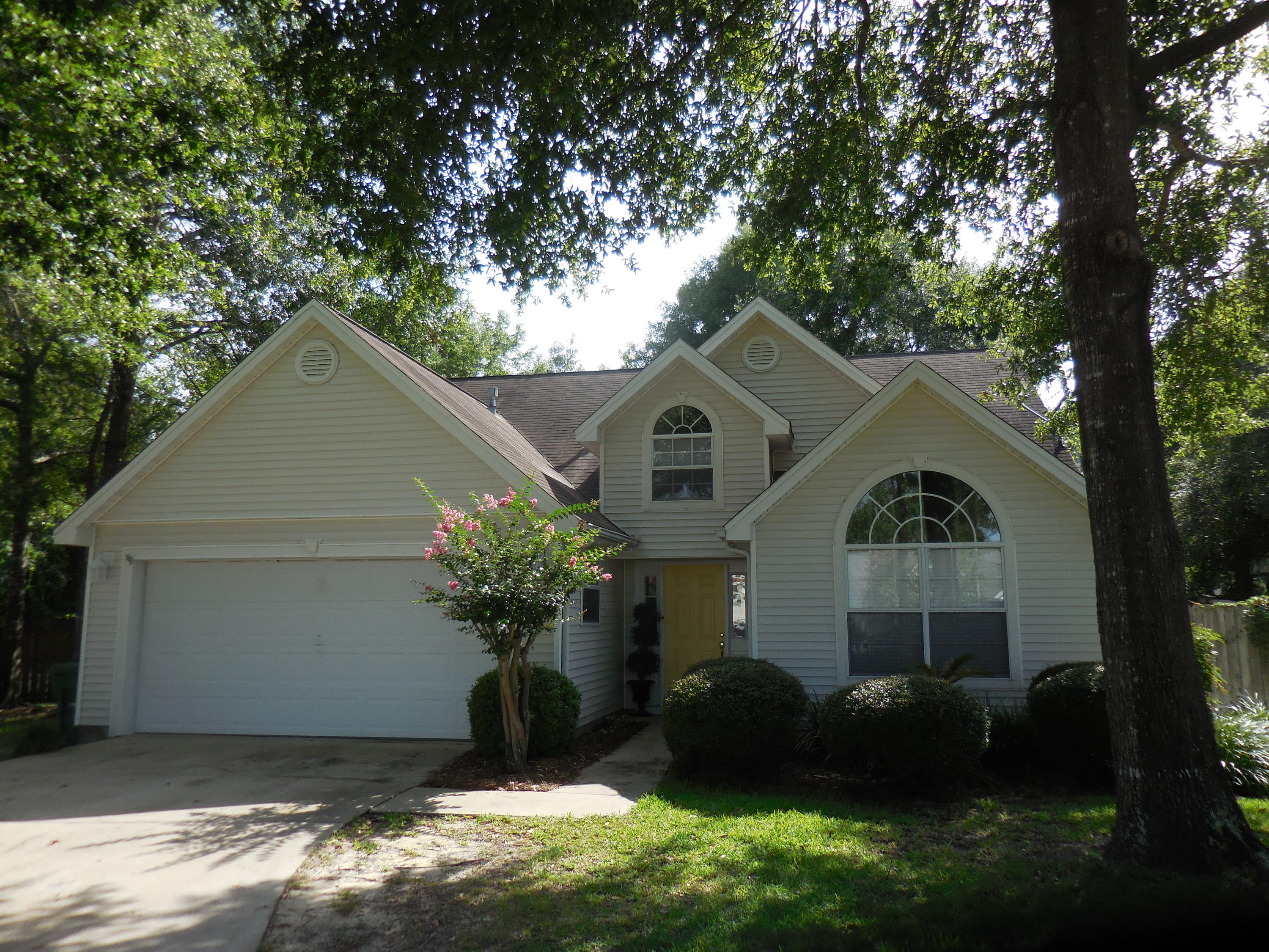 5 Bedrooms in the Heart of Niceville...on a quiet cul-de-sac...on a 0.24 acre lot! WOW! What an Opportunity for You! Walk into the welcoming 2-story foyer which leads you into the open floor plan of the living room, dining area and kitchen. The living room features a beautiful fireplace and vaulted ceilings. The dining area looks out into the large backyard perfect for all kinds of outdoor activities...and plenty of room for a pool! The kitchen features granite counter tops, a breakfast bar, and a pantry. The master suite is conveniently located on the 1st floor and has a walk-in closet. The master bath has dual vanities, a garden tub, and a separate shower. Two bedrooms, one perfect for an office, and a full bath are downstairs. The 4th and 5th bedrooms and 3rd full bath are upstairs.