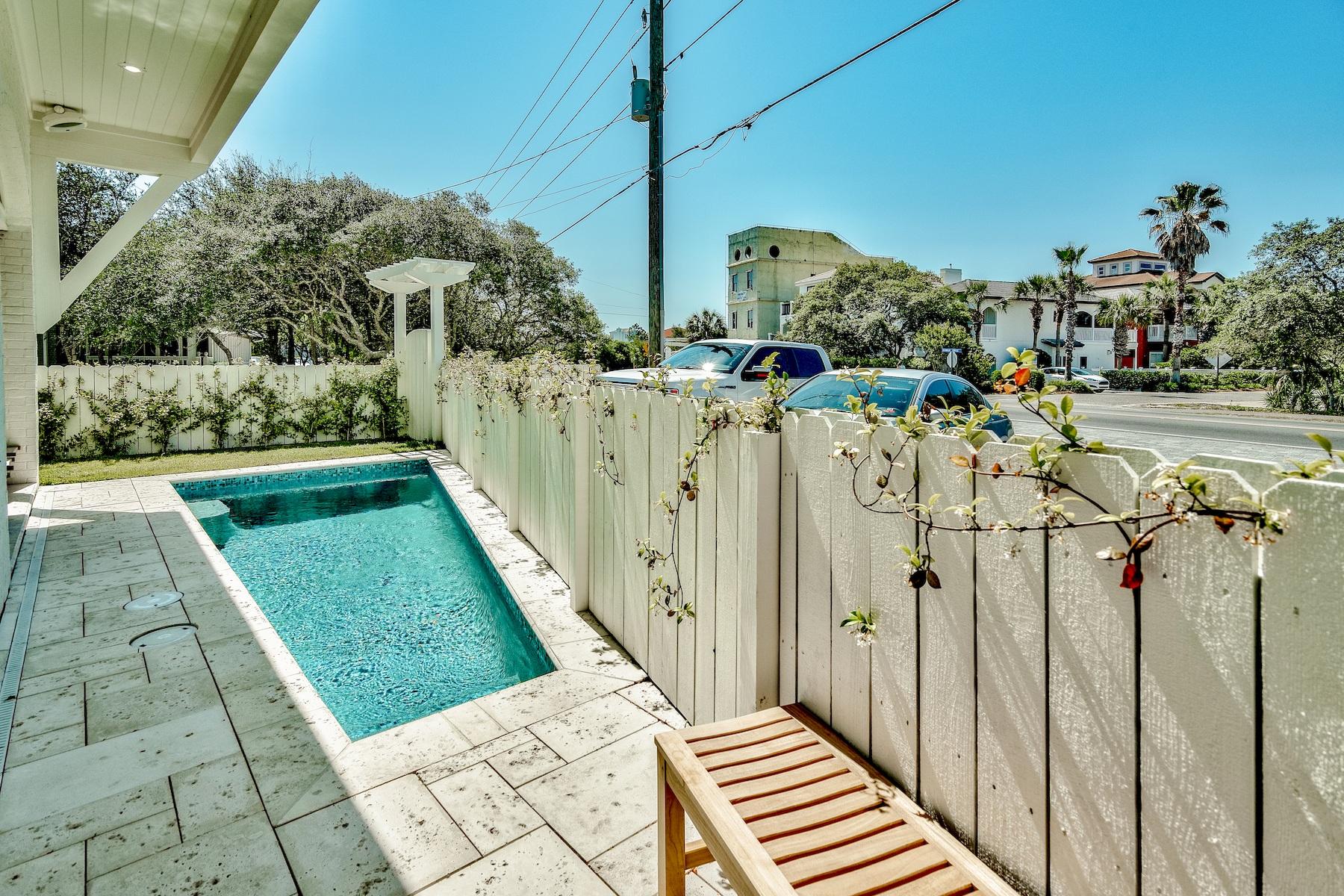 GULF SHORE MANOR - Residential