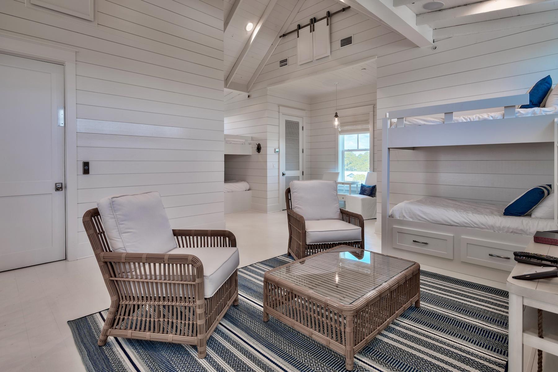 GULF SHORE MANOR - Residential
