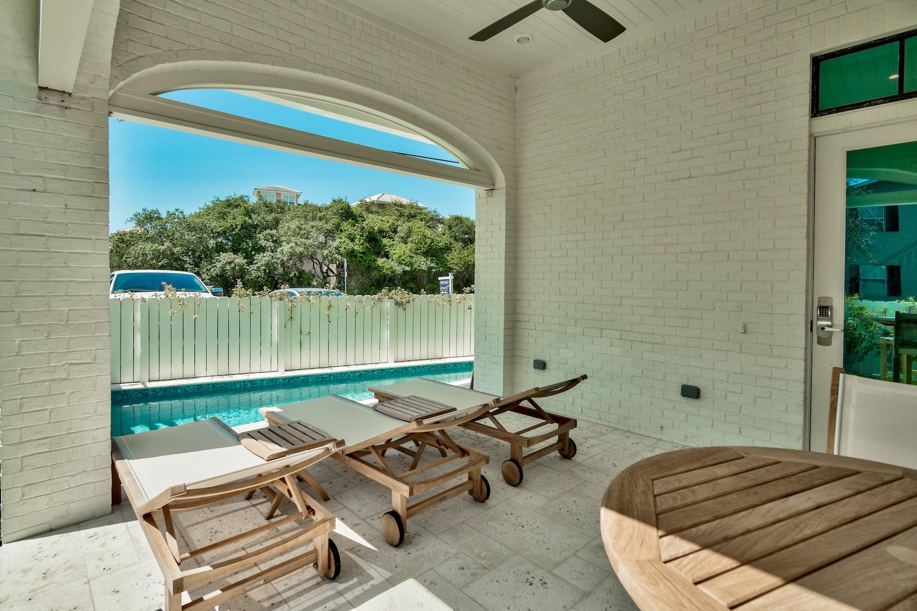 GULF SHORE MANOR - Residential