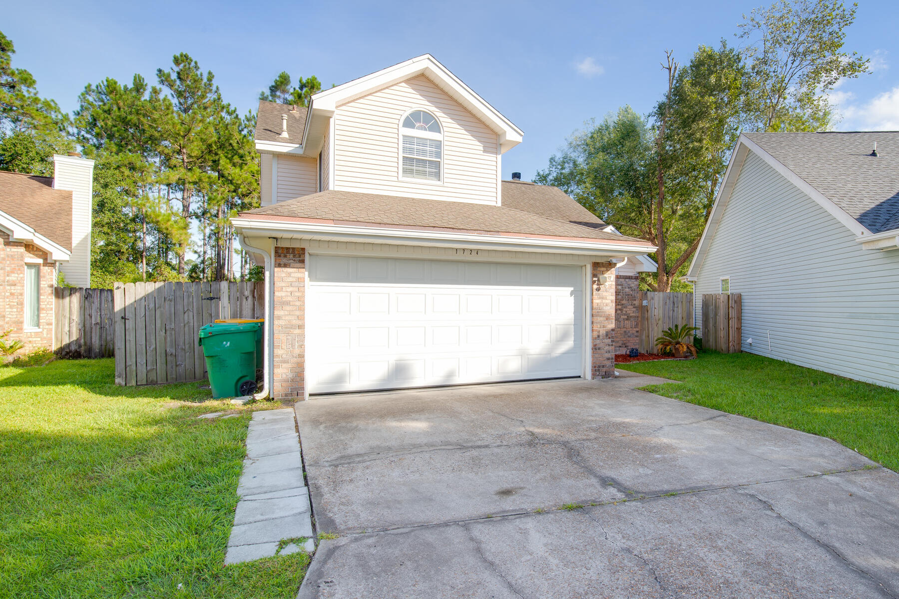 LAKE CHARLESTON - Residential