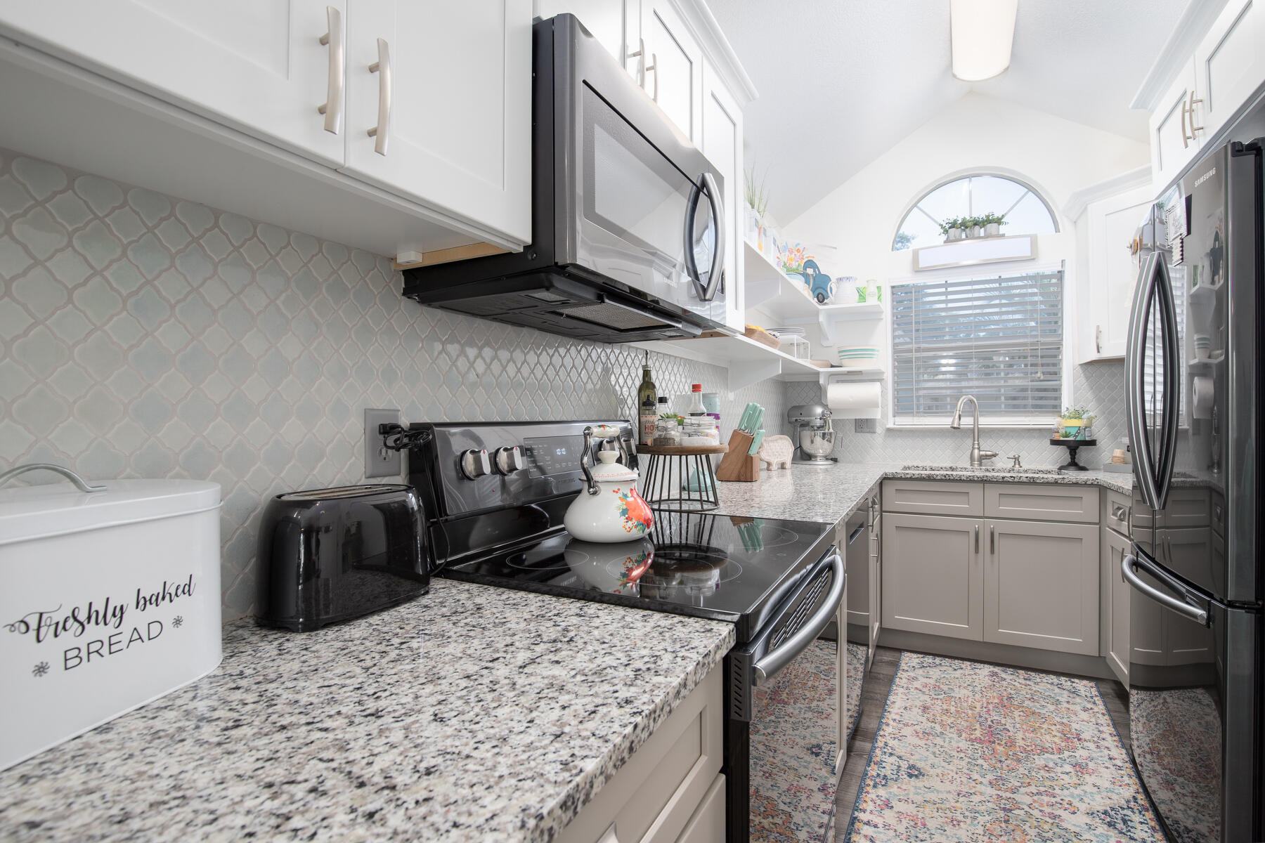 LAKE CHARLESTON - Residential