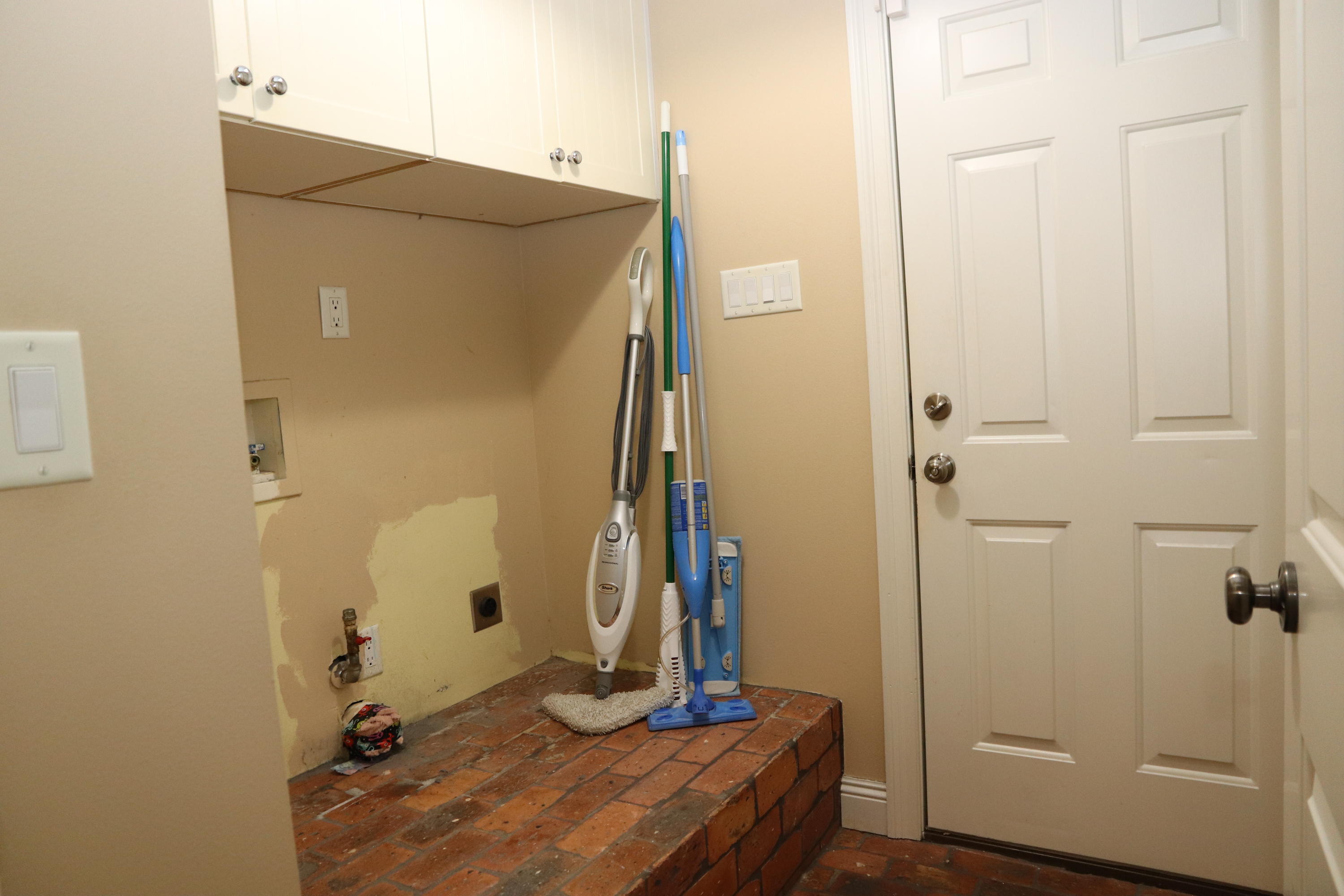 BOLTONS LANDING - Residential