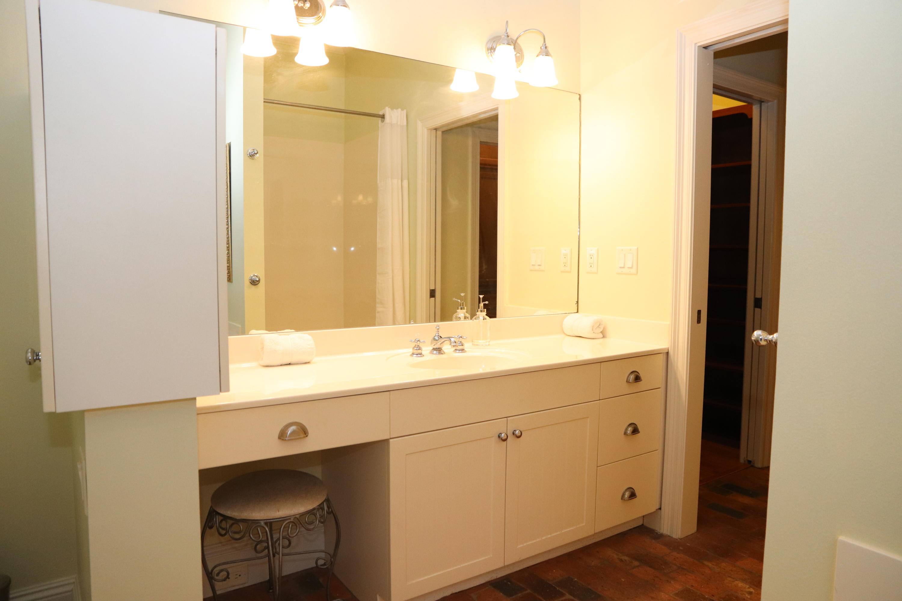 BOLTONS LANDING - Residential